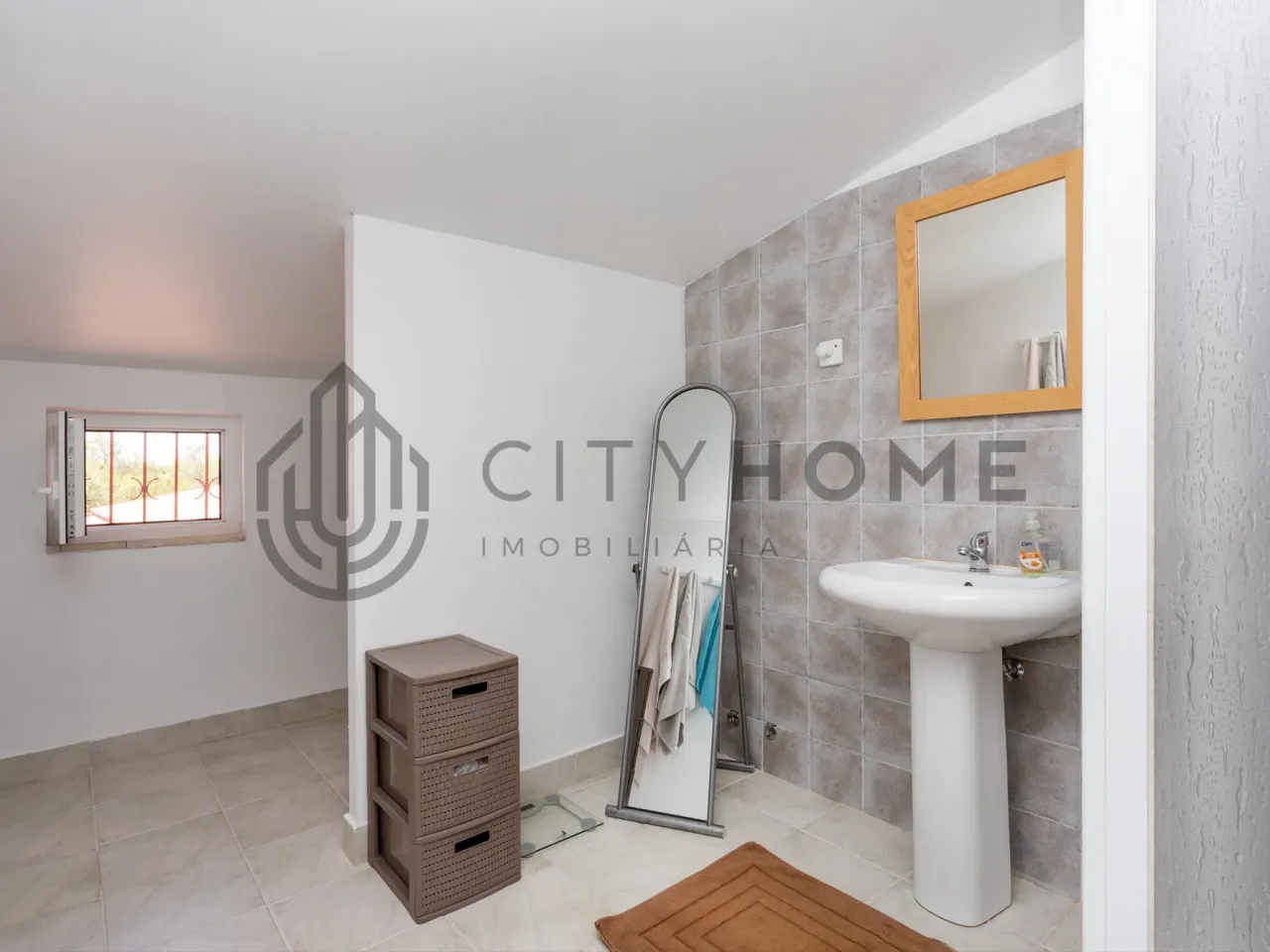 Spacious 5-Bedroom House with Garden and Terrace in Paderne, Albufeira - View image 24 of 34