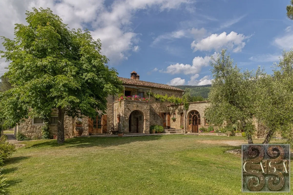 Tuscan Farmhouse with Pool and Olive Grove Near Cortona - Image 5