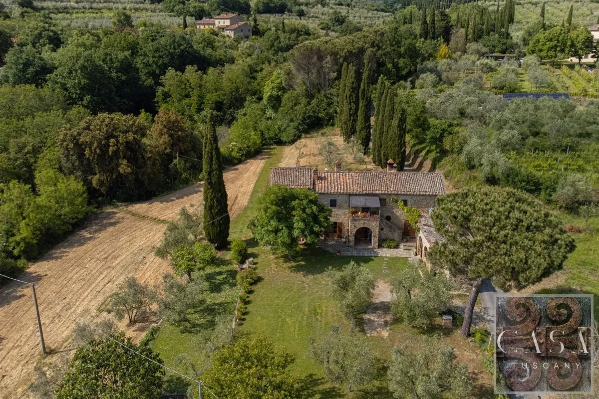 Tuscan Farmhouse with Pool and Olive Grove Near Cortona - View image 10 of 26