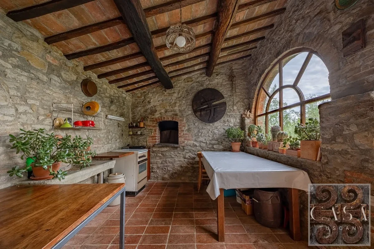 Tuscan Farmhouse with Pool and Olive Grove Near Cortona - View image 13 of 26