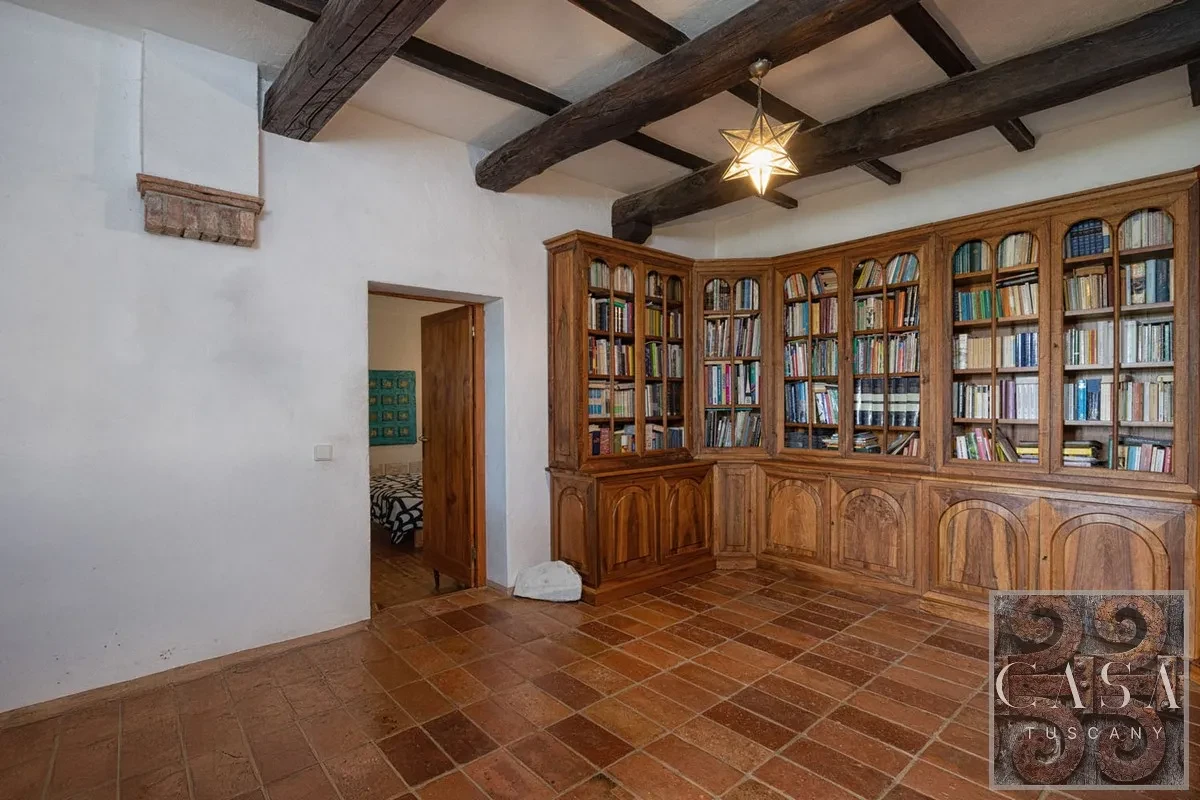 Tuscan Farmhouse with Pool and Olive Grove Near Cortona - View image 18 of 26