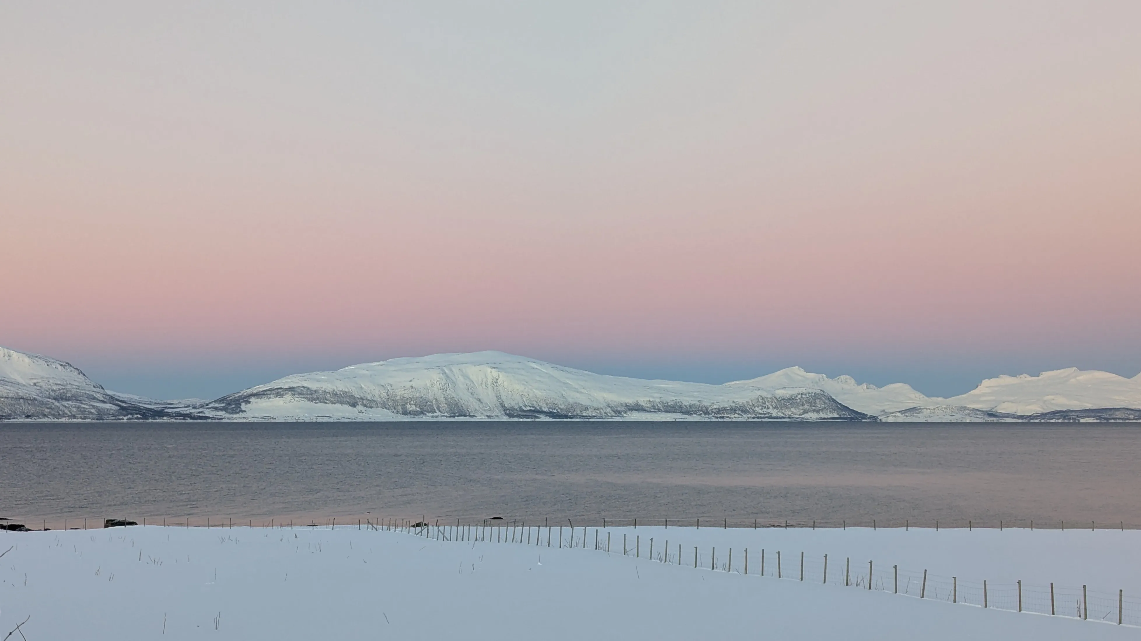1960s Cabin in Svensby: Expansive Grounds and Outdoor Living - View image 6 of 37