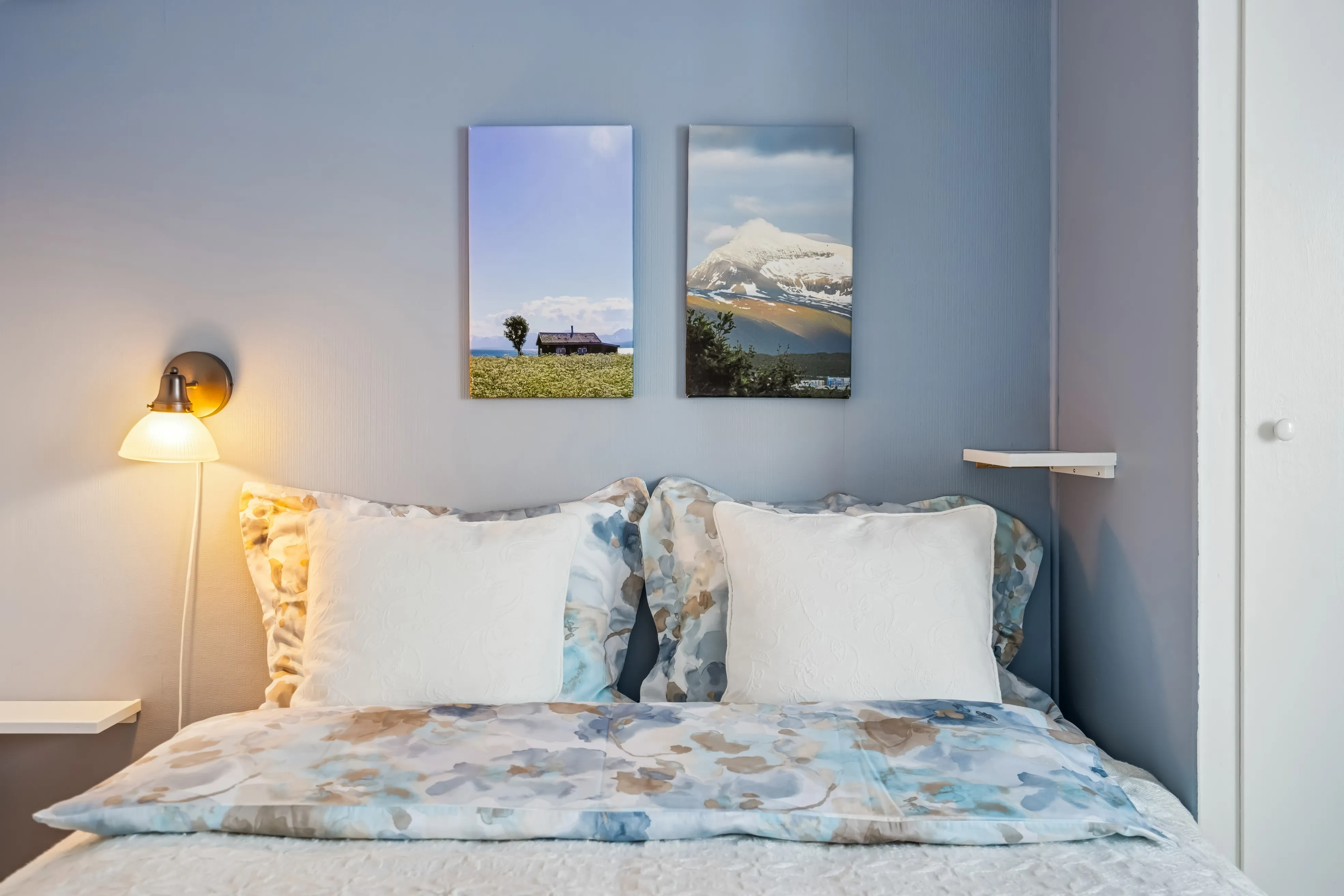 1960s Cabin in Svensby: Expansive Grounds and Outdoor Living - View image 16 of 37