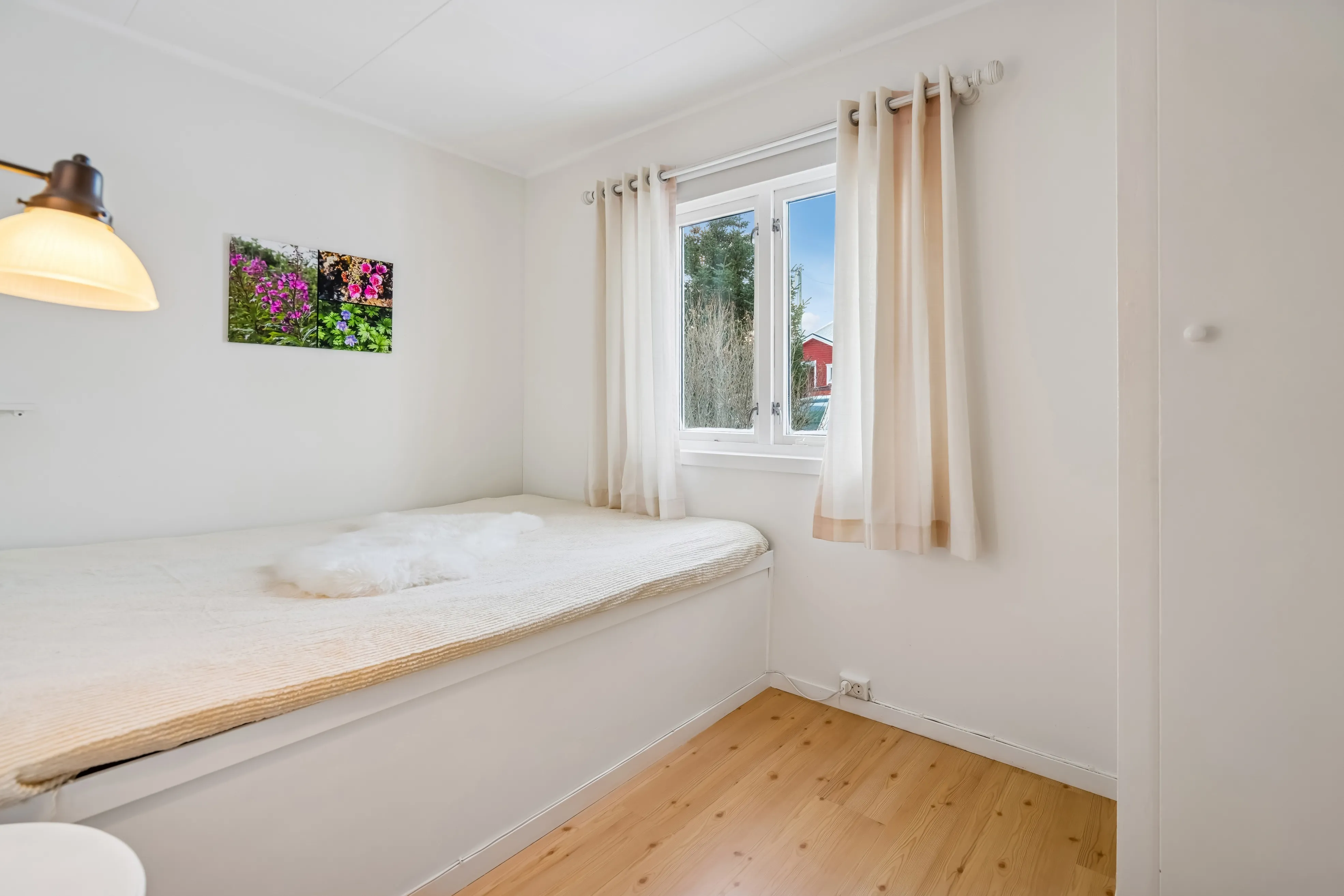 1960s Cabin in Svensby: Expansive Grounds and Outdoor Living - View image 17 of 37