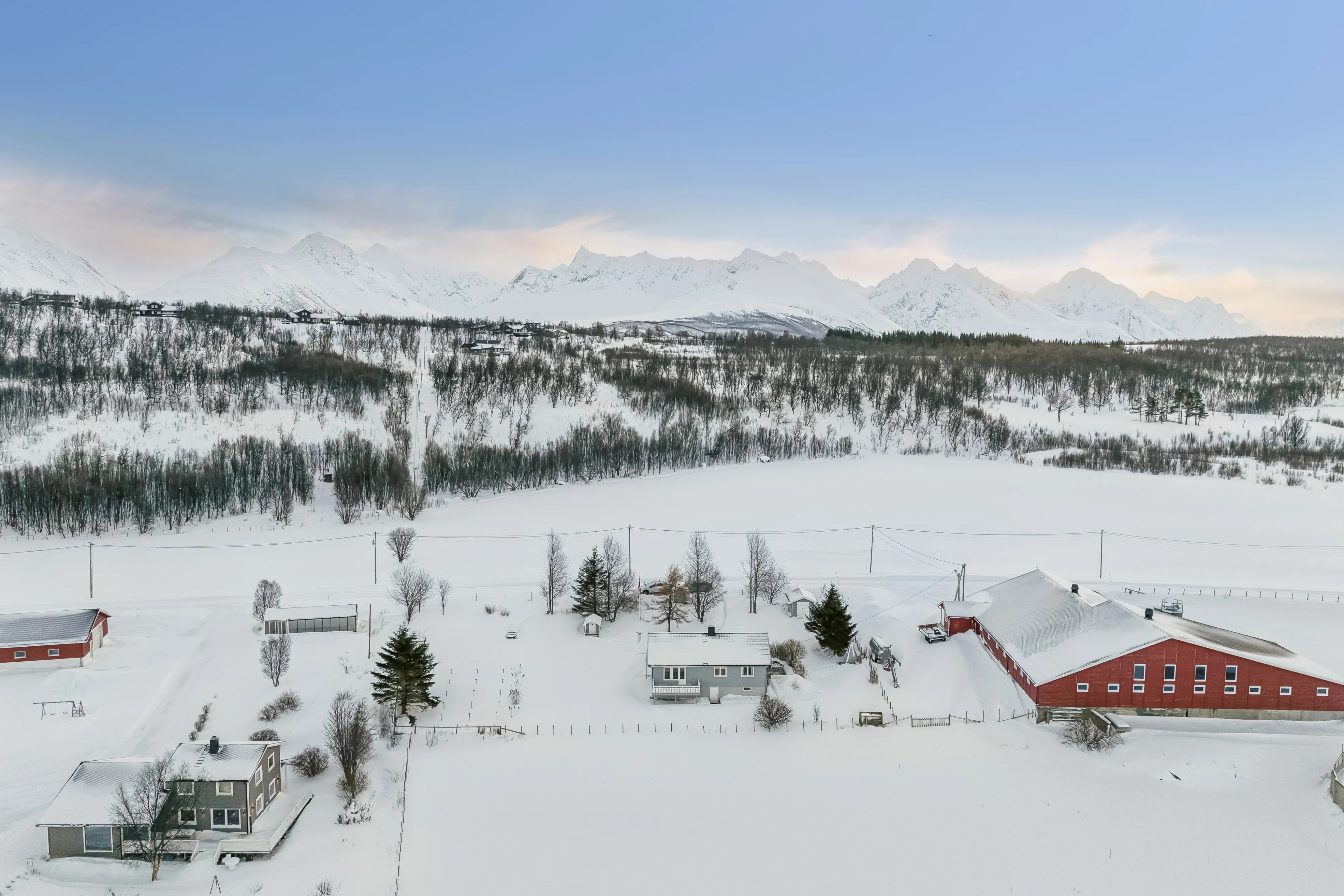1960s Cabin in Svensby: Expansive Grounds and Outdoor Living - View image 24 of 37