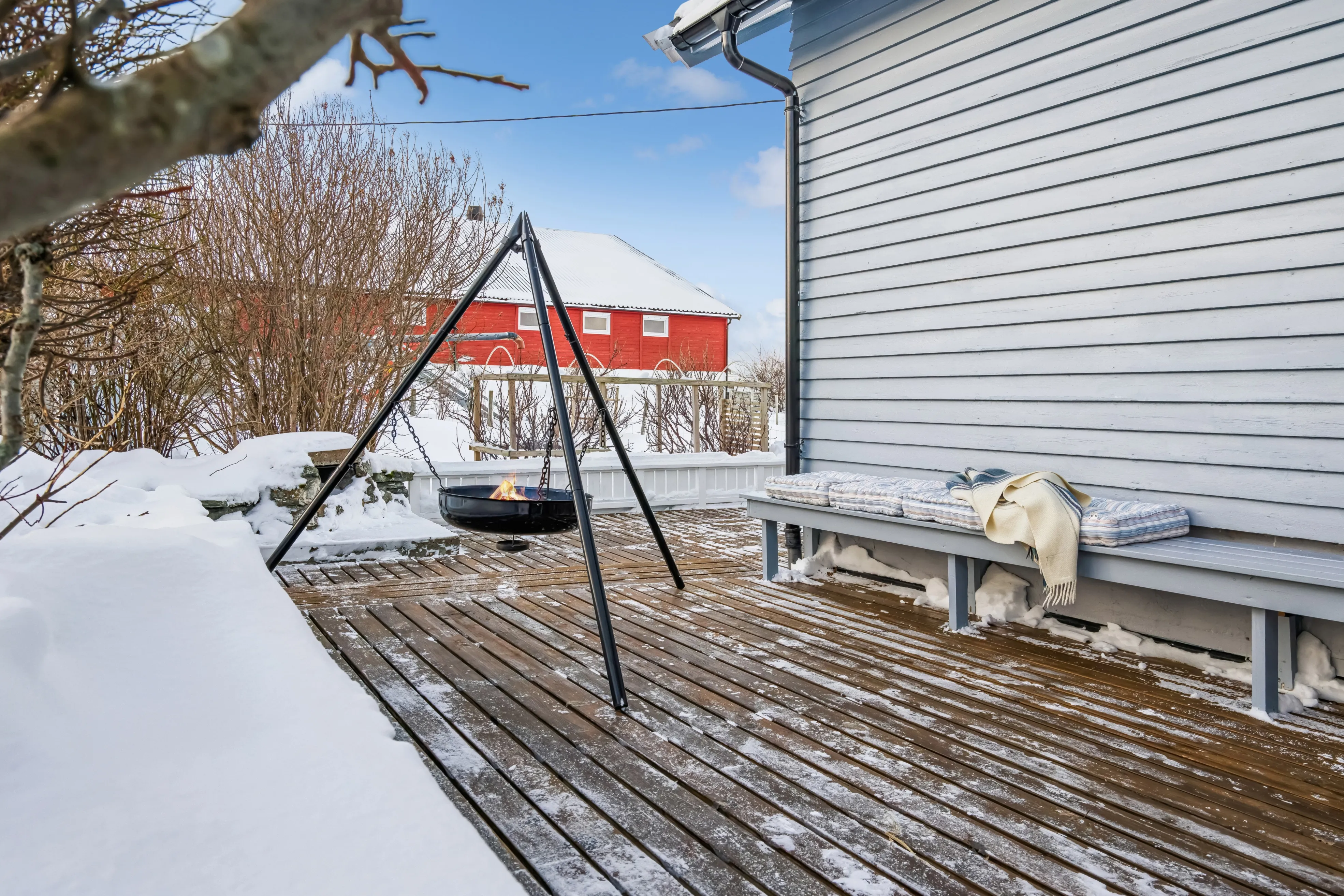 1960s Cabin in Svensby: Expansive Grounds and Outdoor Living - View image 26 of 37