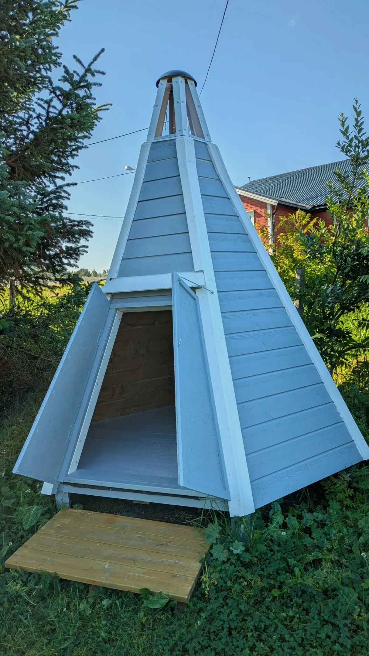1960s Cabin in Svensby: Expansive Grounds and Outdoor Living - View image 35 of 37