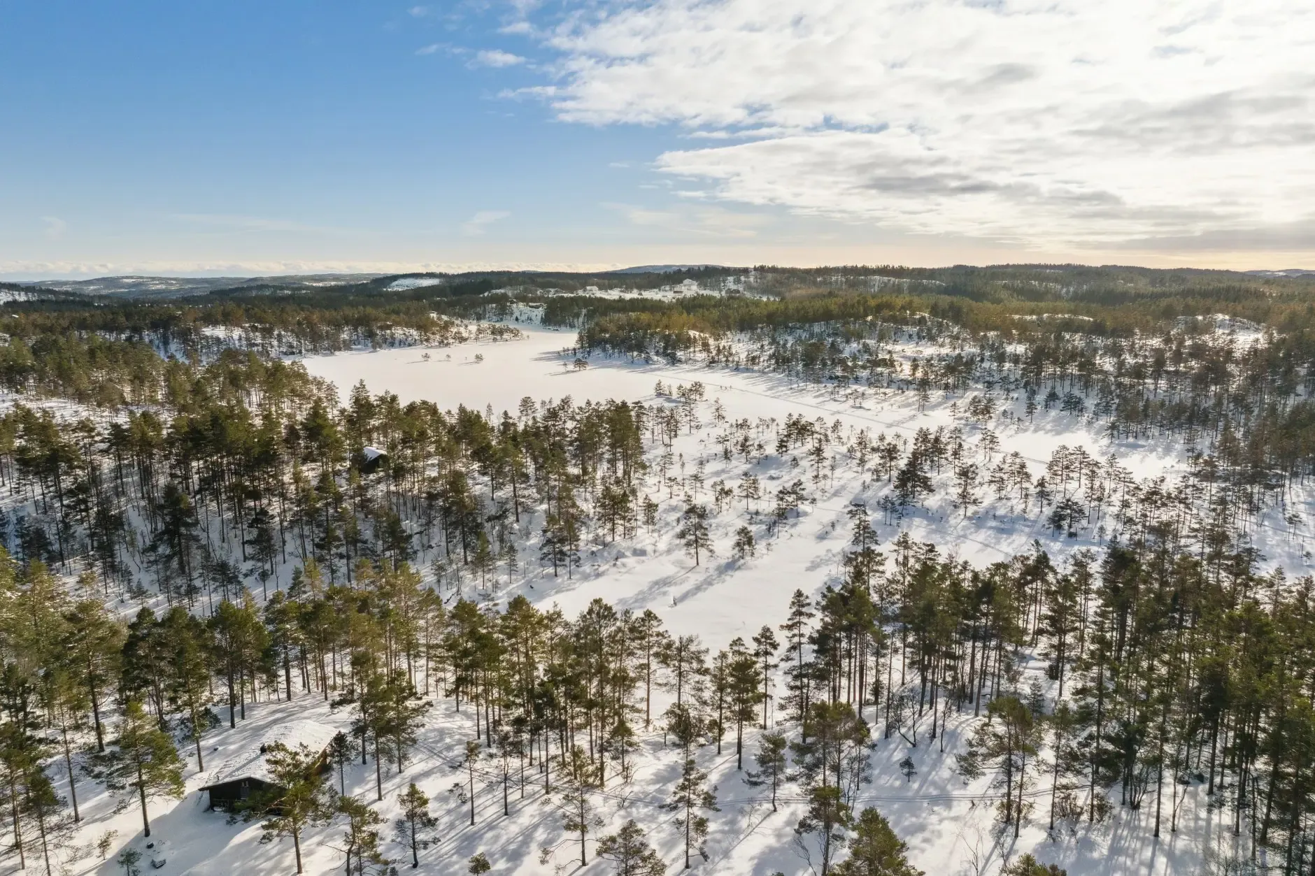 1970s Two-Bedroom Cabin with Terrace in Scenic Vennesla, Norway - Image 3