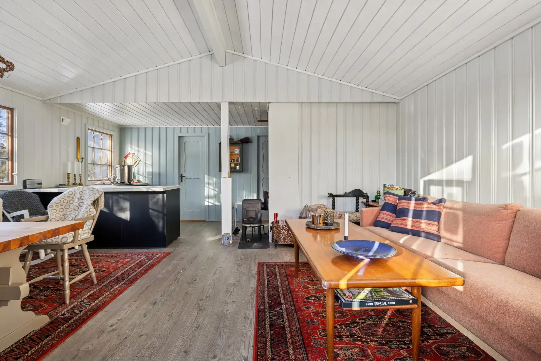 1970s Two-Bedroom Cabin with Terrace in Scenic Vennesla, Norway - View image 8 of 25