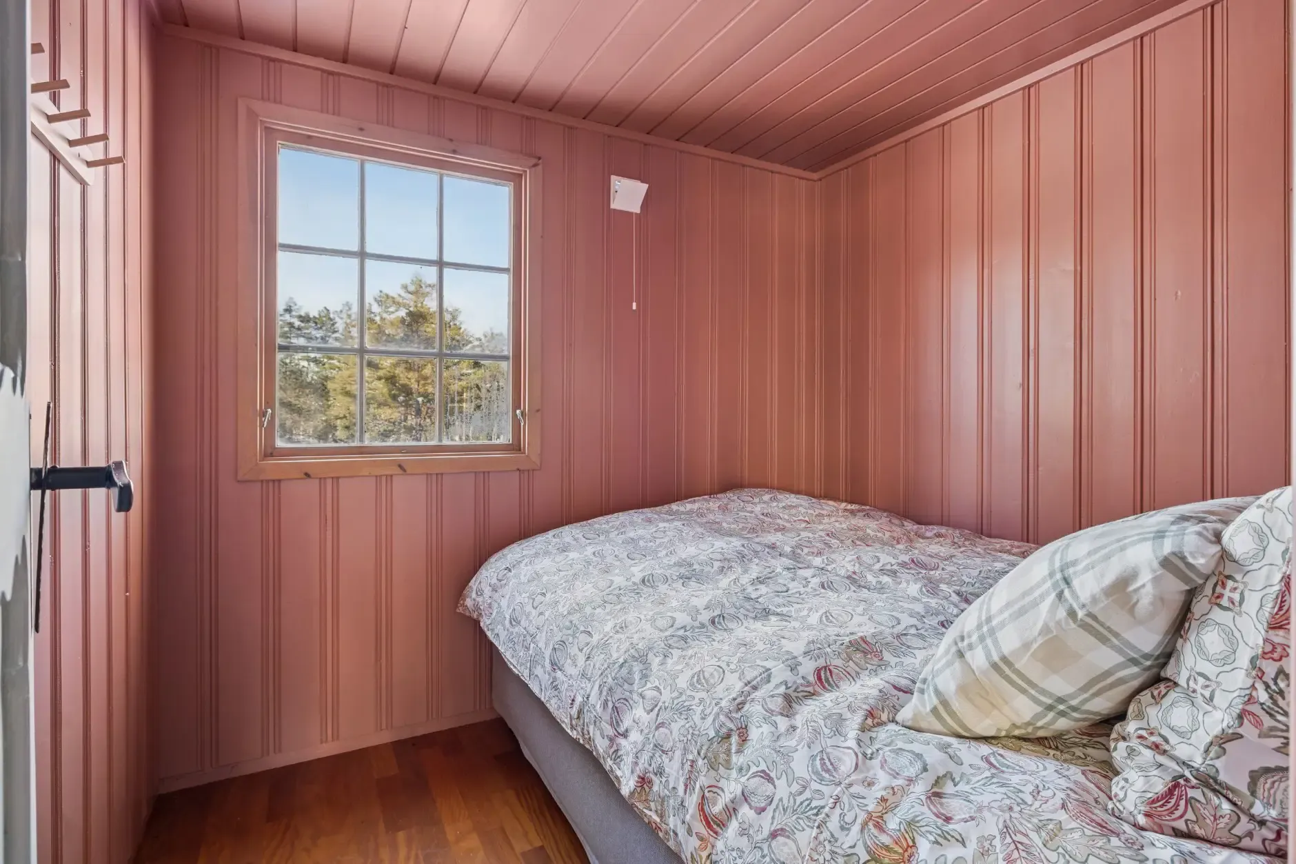 1970s Two-Bedroom Cabin with Terrace in Scenic Vennesla, Norway - View image 11 of 25