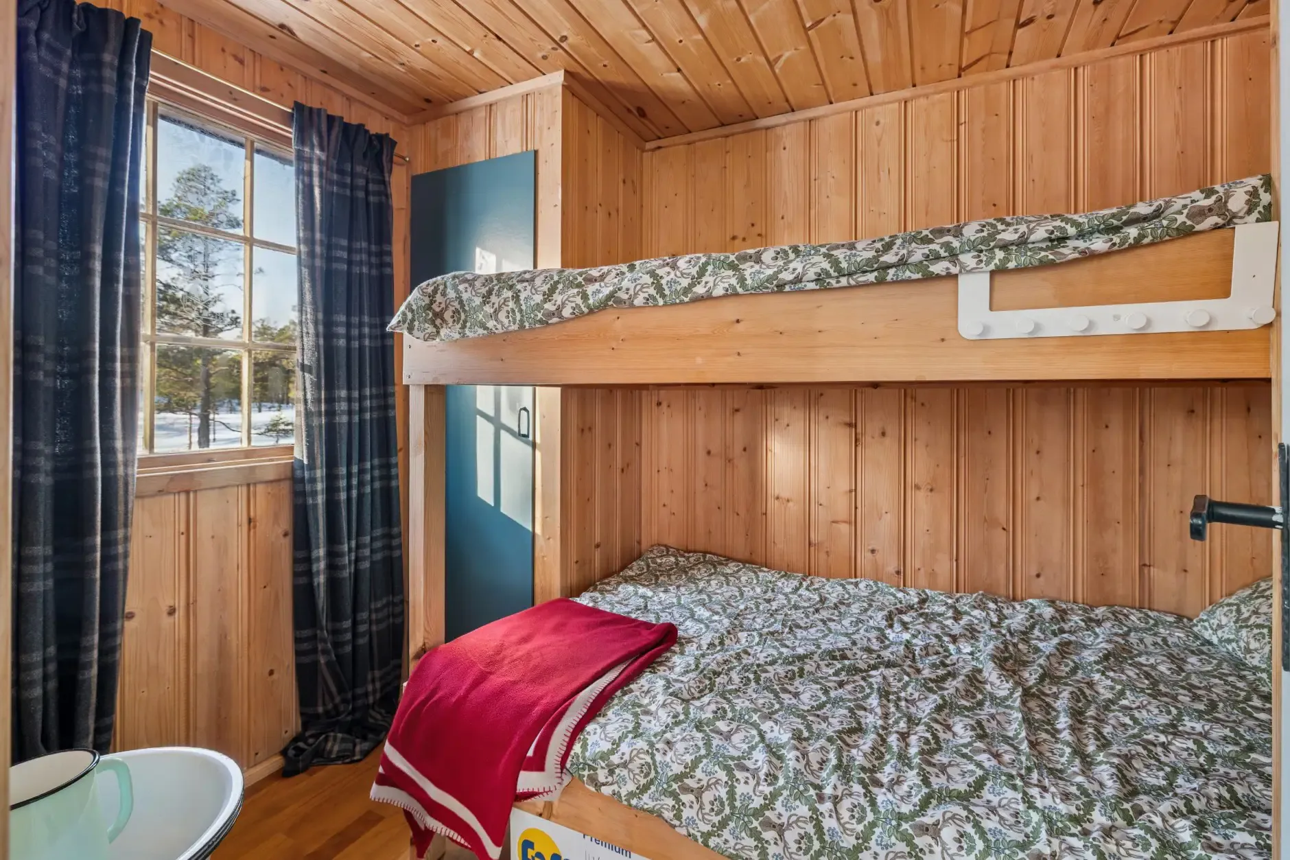 1970s Two-Bedroom Cabin with Terrace in Scenic Vennesla, Norway - View image 12 of 25