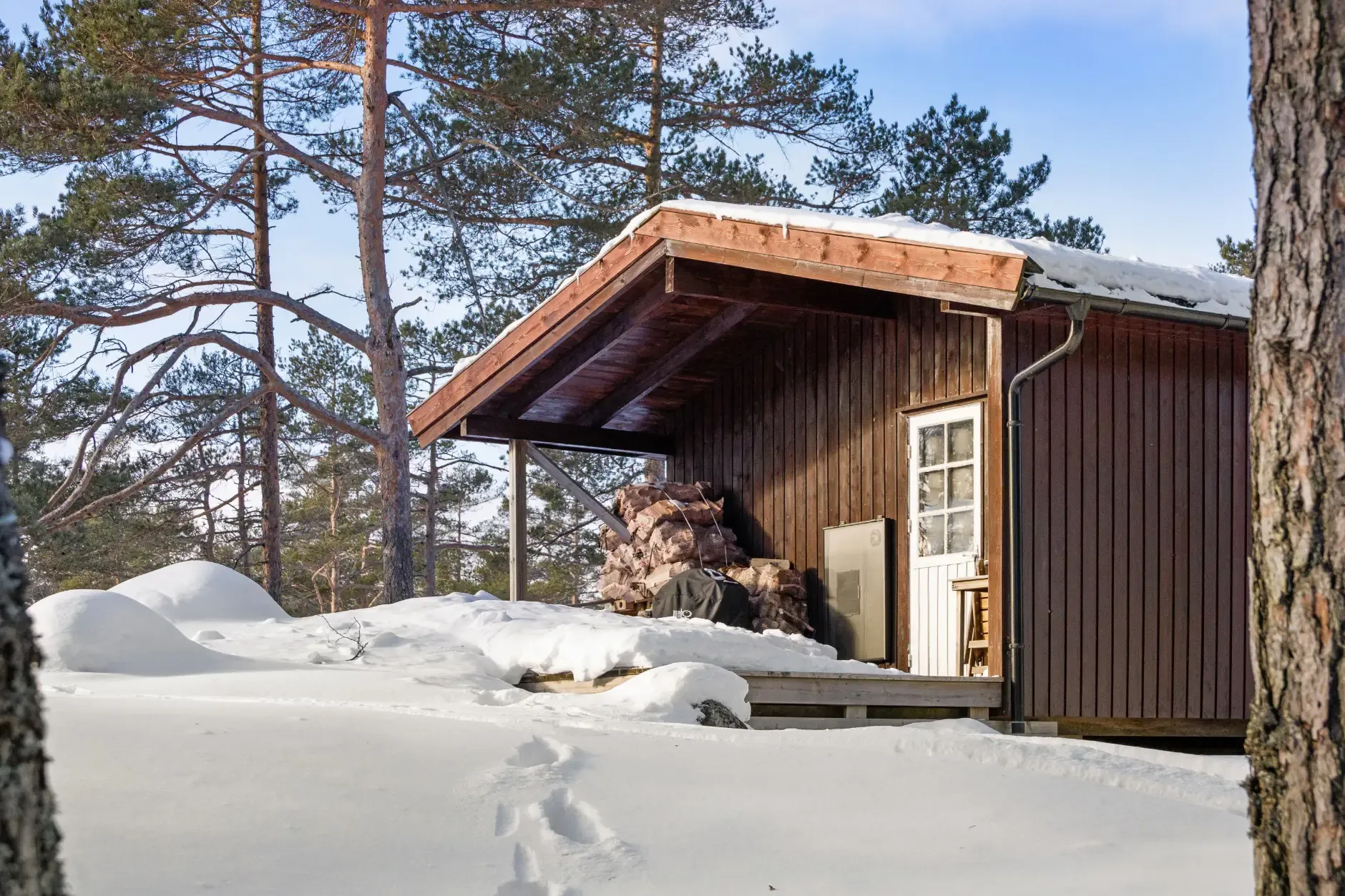 1970s Two-Bedroom Cabin with Terrace in Scenic Vennesla, Norway - View image 23 of 25