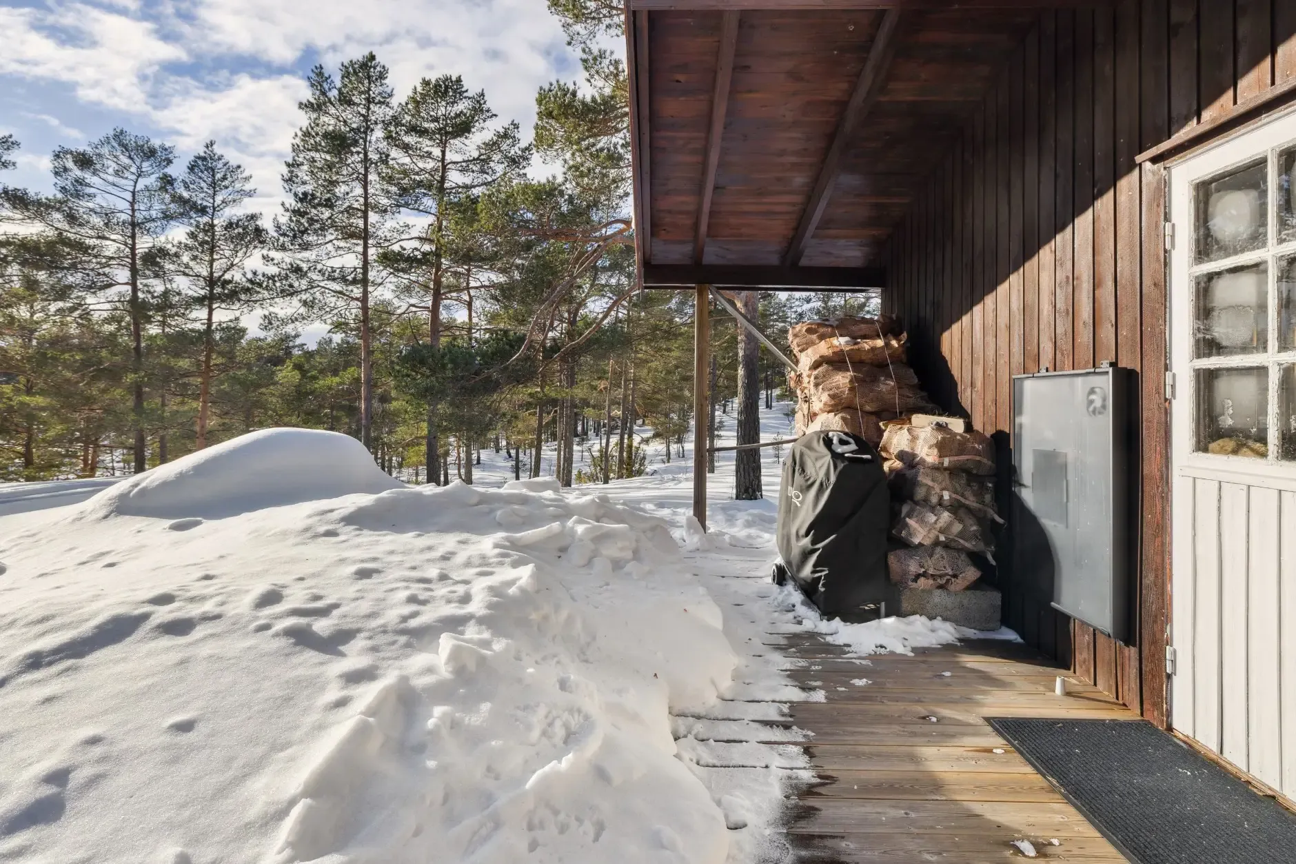 1970s Two-Bedroom Cabin with Terrace in Scenic Vennesla, Norway - View image 24 of 25