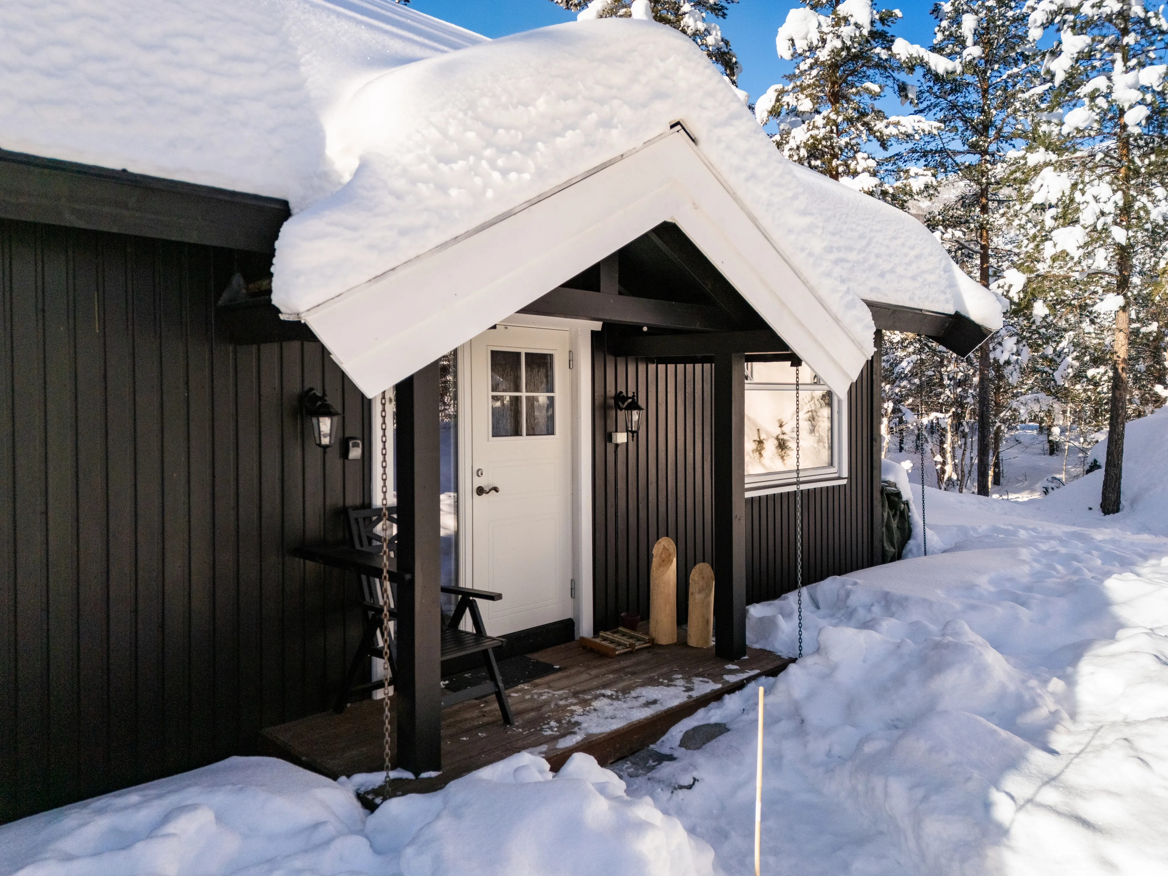 Contemporary 3-Bedroom House with Terrace in Scenic Hol, Norway - Image 3