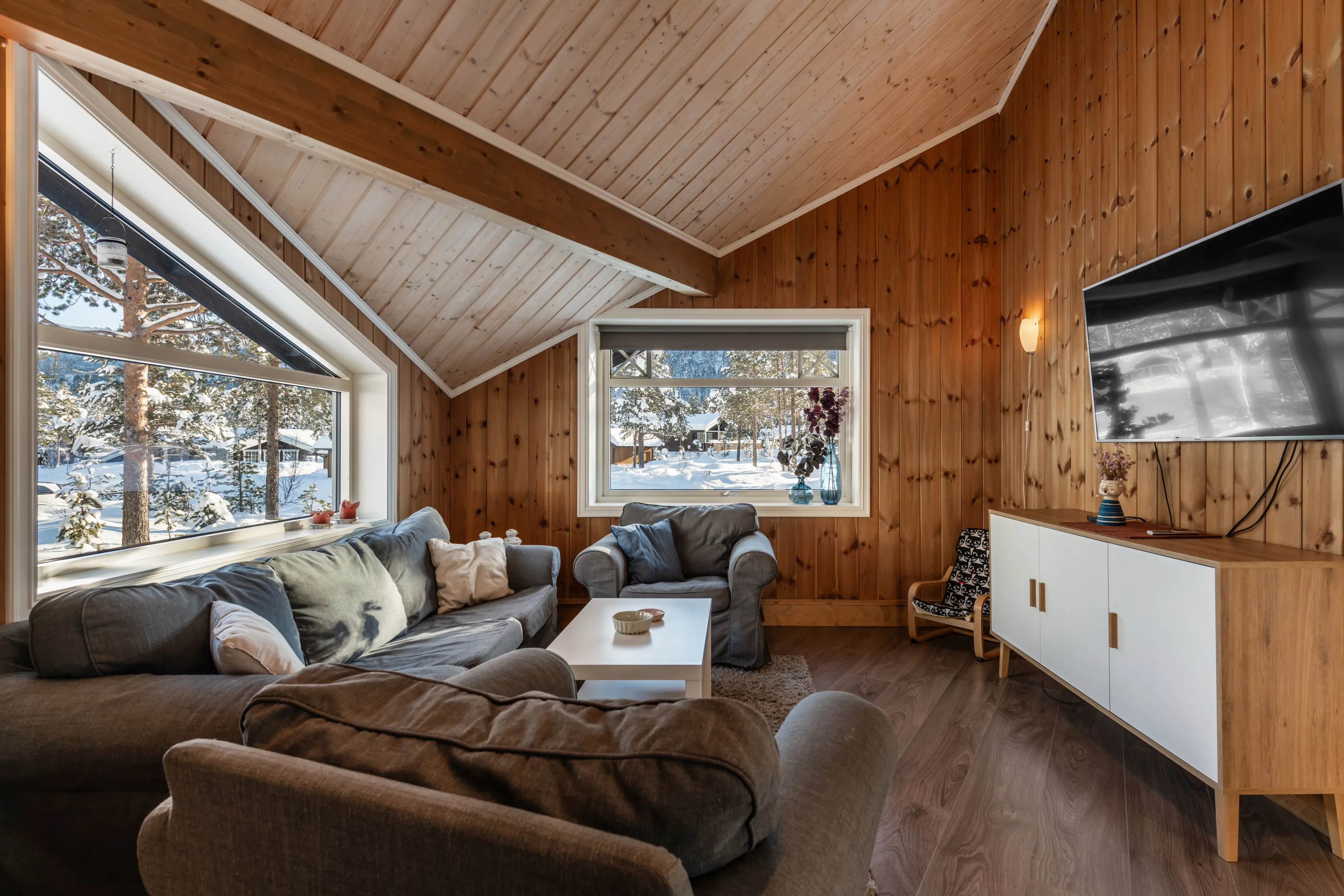 Contemporary 3-Bedroom House with Terrace in Scenic Hol, Norway - View image 7 of 41