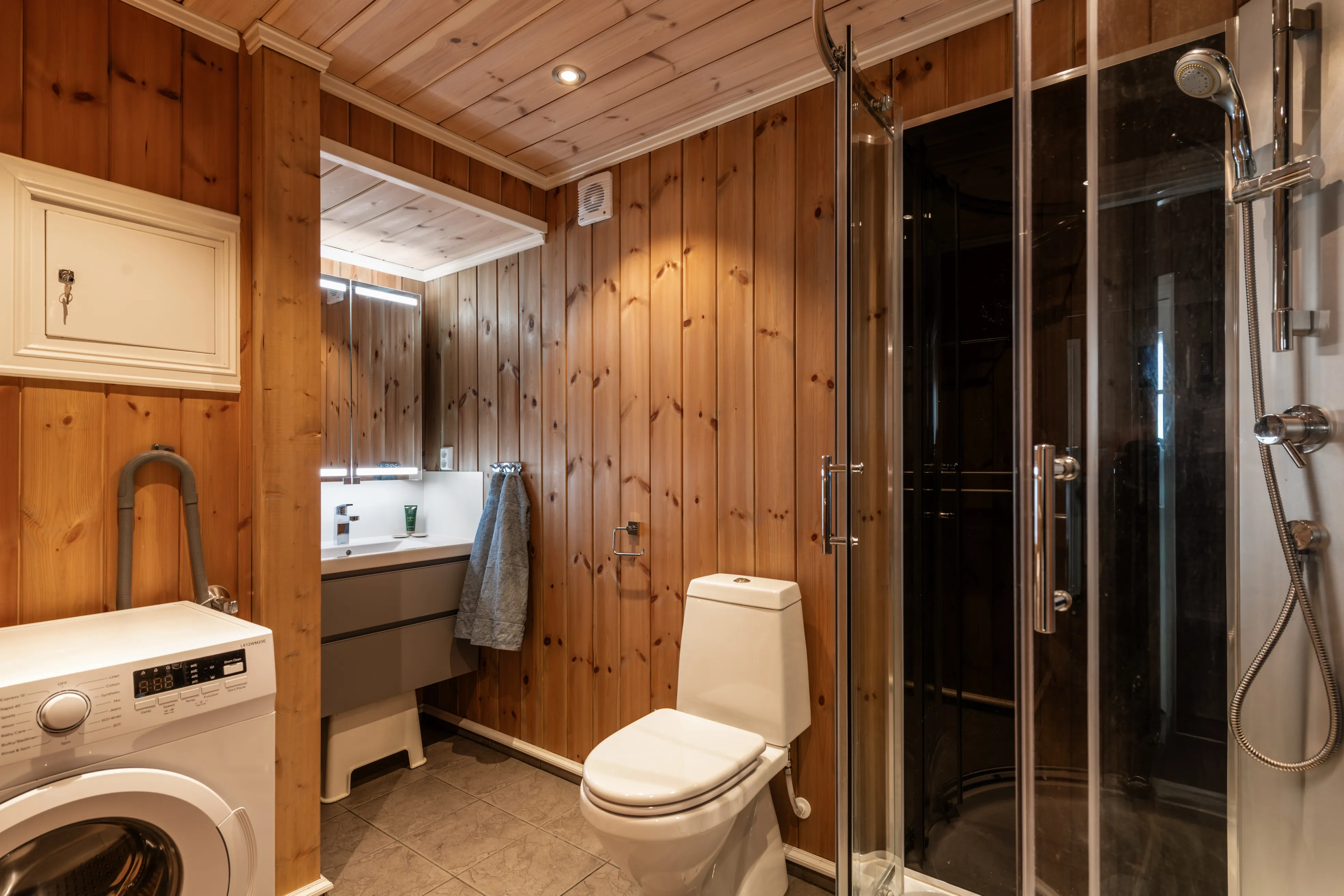 Contemporary 3-Bedroom House with Terrace in Scenic Hol, Norway - View image 16 of 41