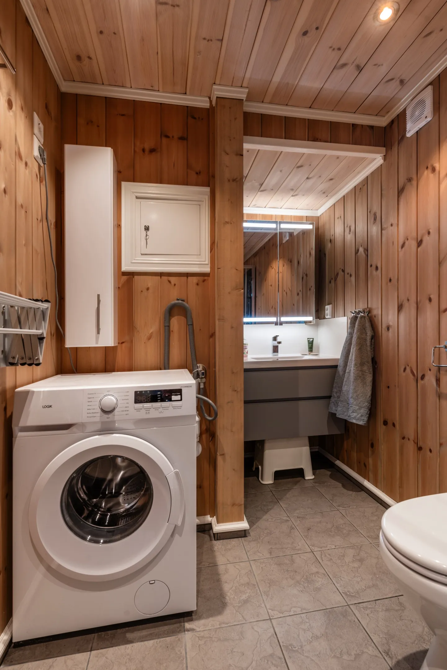 Contemporary 3-Bedroom House with Terrace in Scenic Hol, Norway - View image 17 of 41