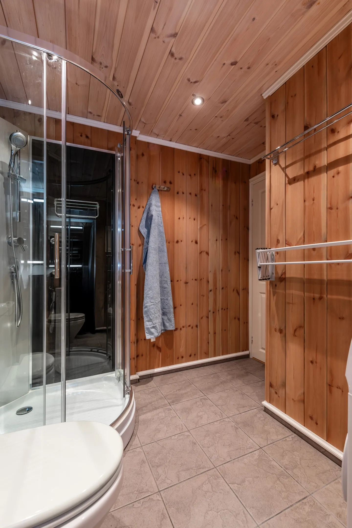 Contemporary 3-Bedroom House with Terrace in Scenic Hol, Norway - View image 18 of 41