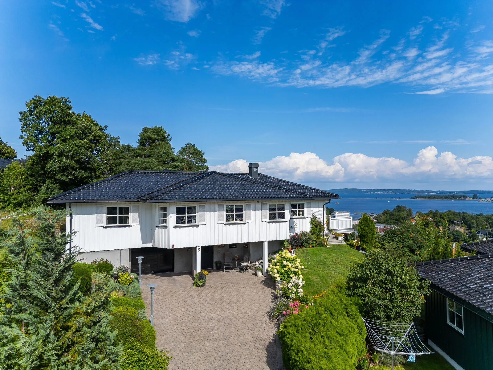 1970s Norwegian Family Home with Garden and Terrace in Horten - Image 1