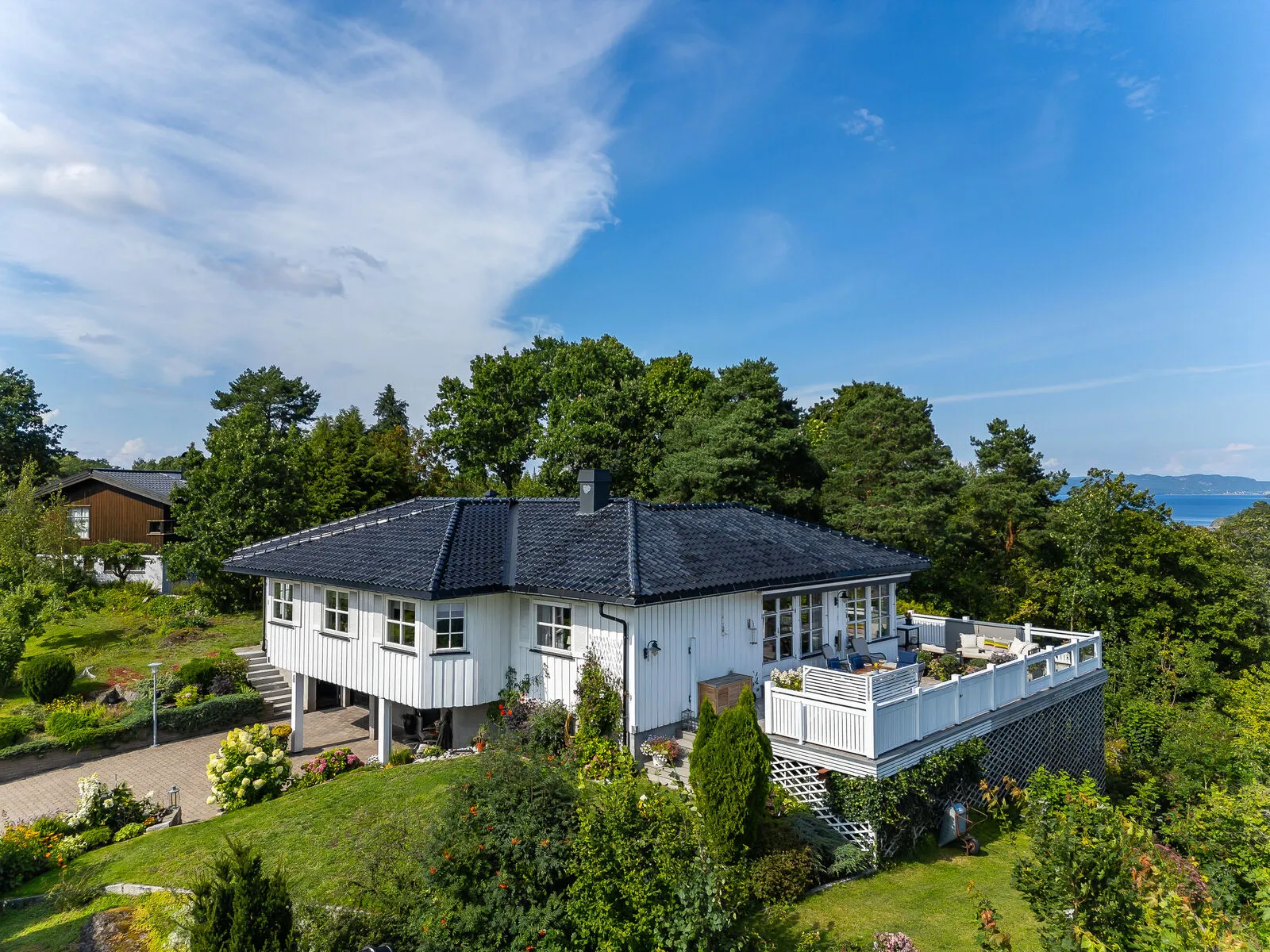 1970s Norwegian Family Home with Garden and Terrace in Horten - Image 3