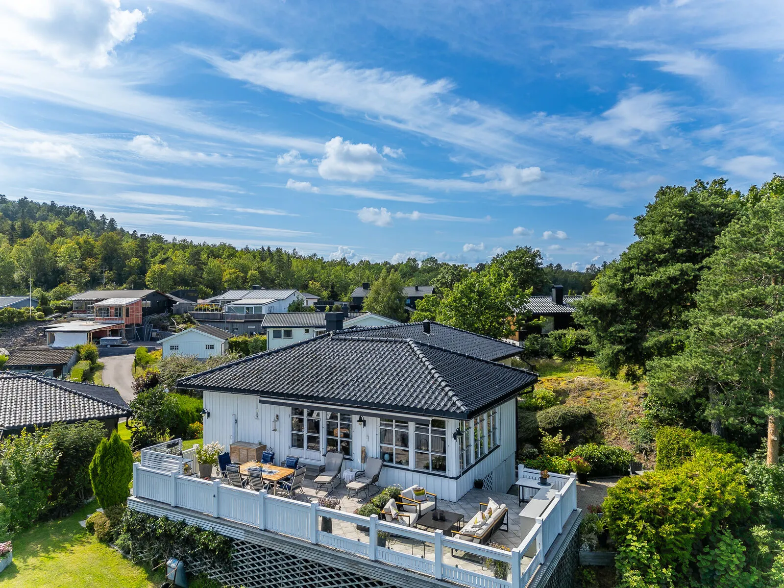 1970s Norwegian Family Home with Garden and Terrace in Horten - Image 4