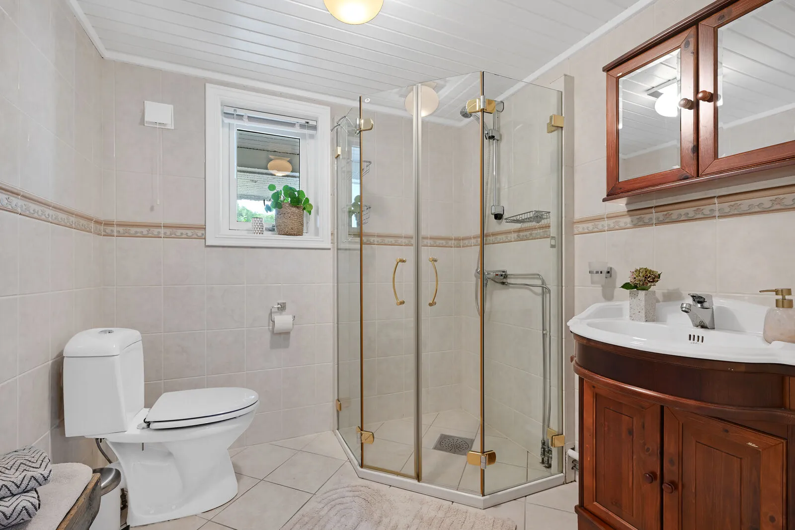 1970s Norwegian Family Home with Garden and Terrace in Horten - View image 14 of 56