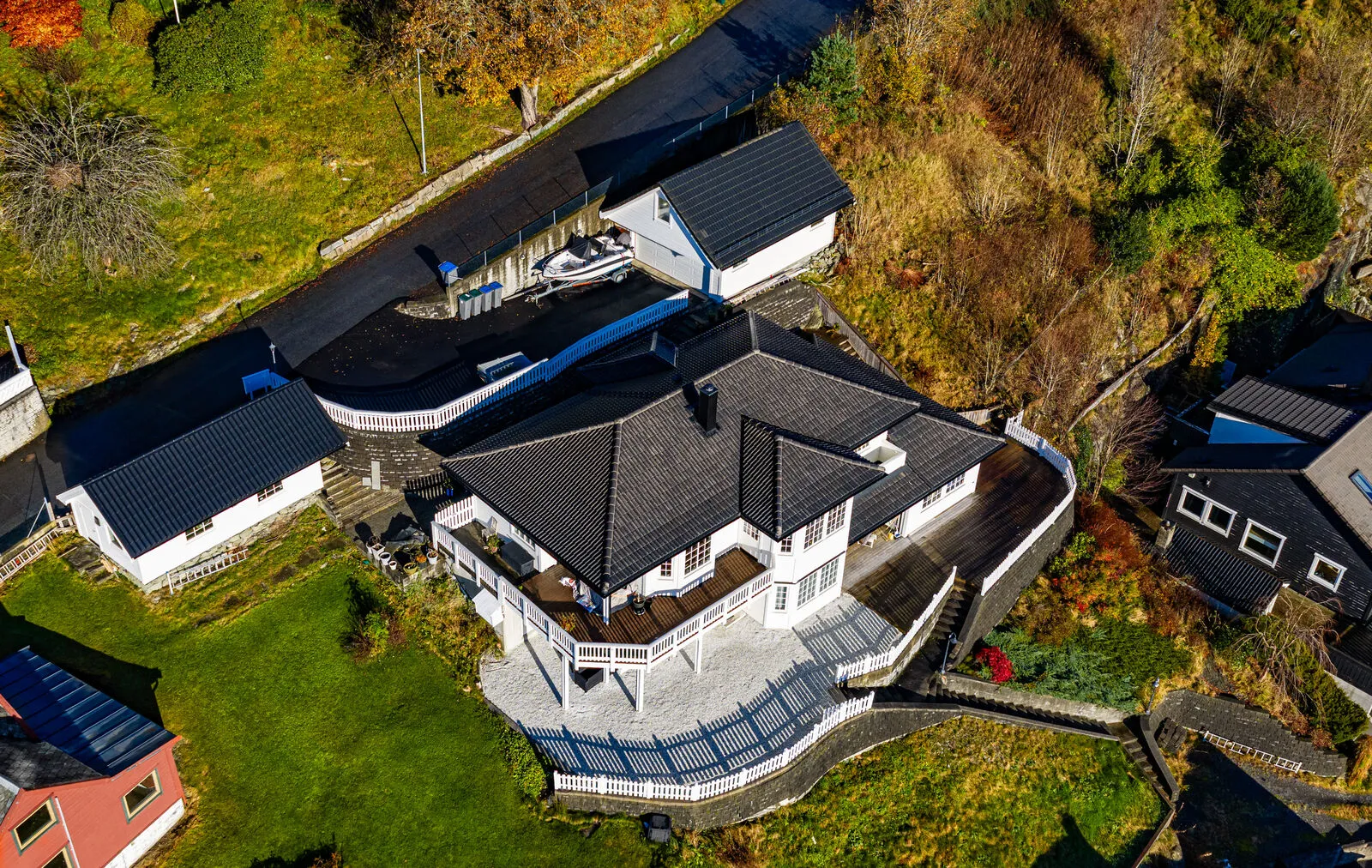 Spacious 5-Bedroom Family Home with Rental Apartment and Double Garage in Os - Image 4