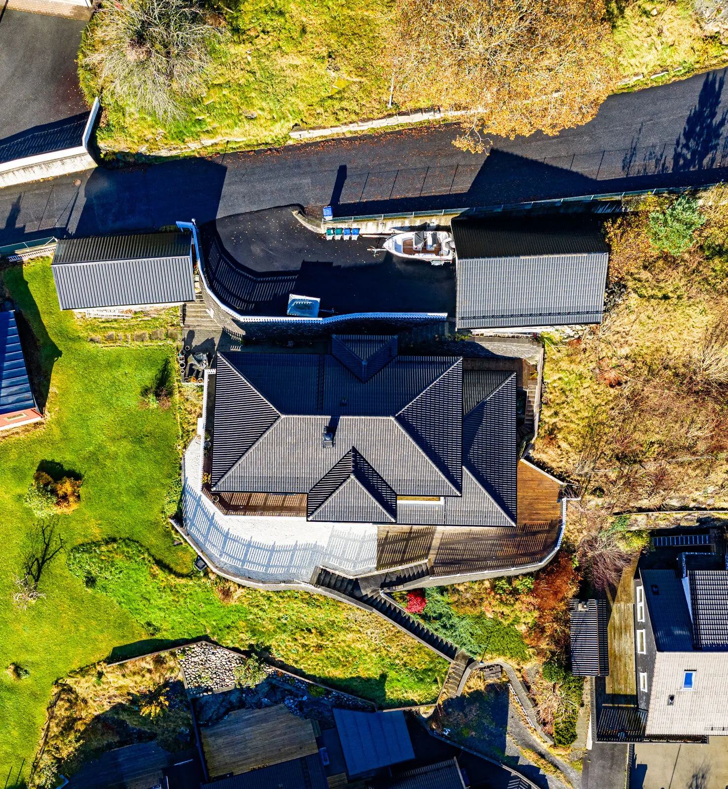 Spacious 5-Bedroom Family Home with Rental Apartment and Double Garage in Os - Image 5