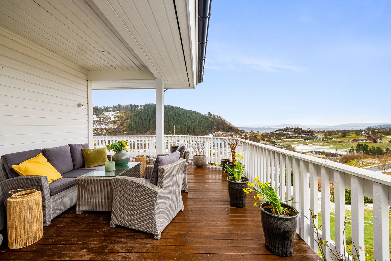 Spacious 5-Bedroom Family Home with Rental Apartment and Double Garage in Os - View image 14 of 53