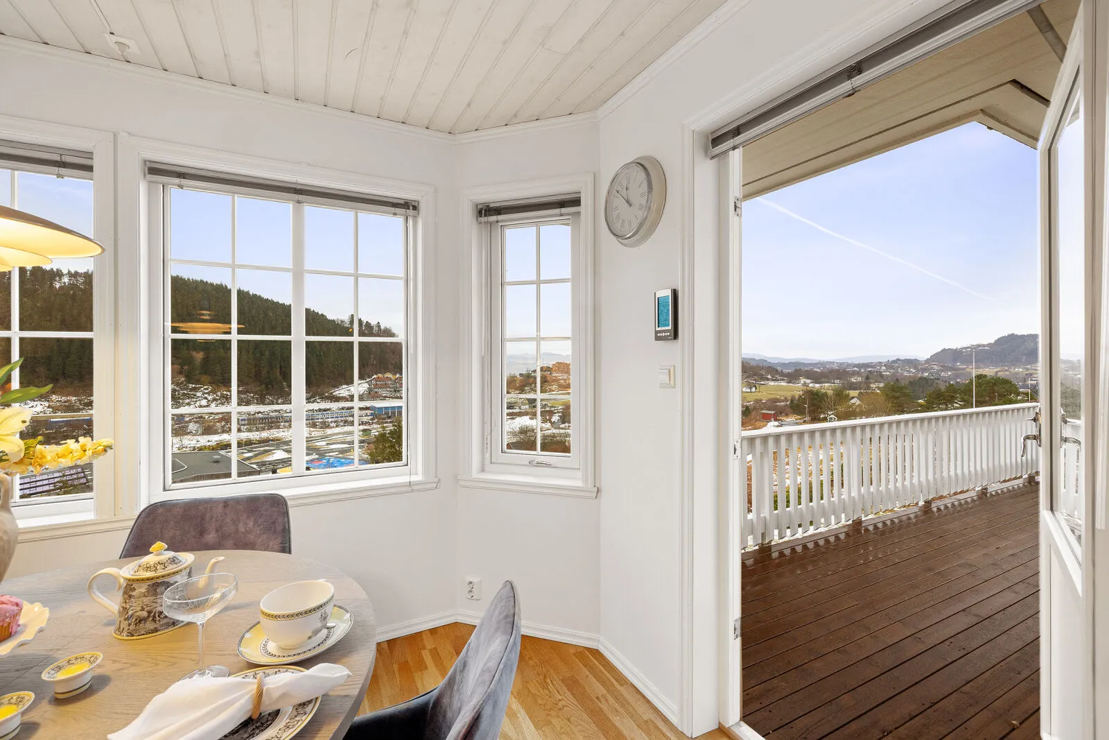 Spacious 5-Bedroom Family Home with Rental Apartment and Double Garage in Os - View image 16 of 53