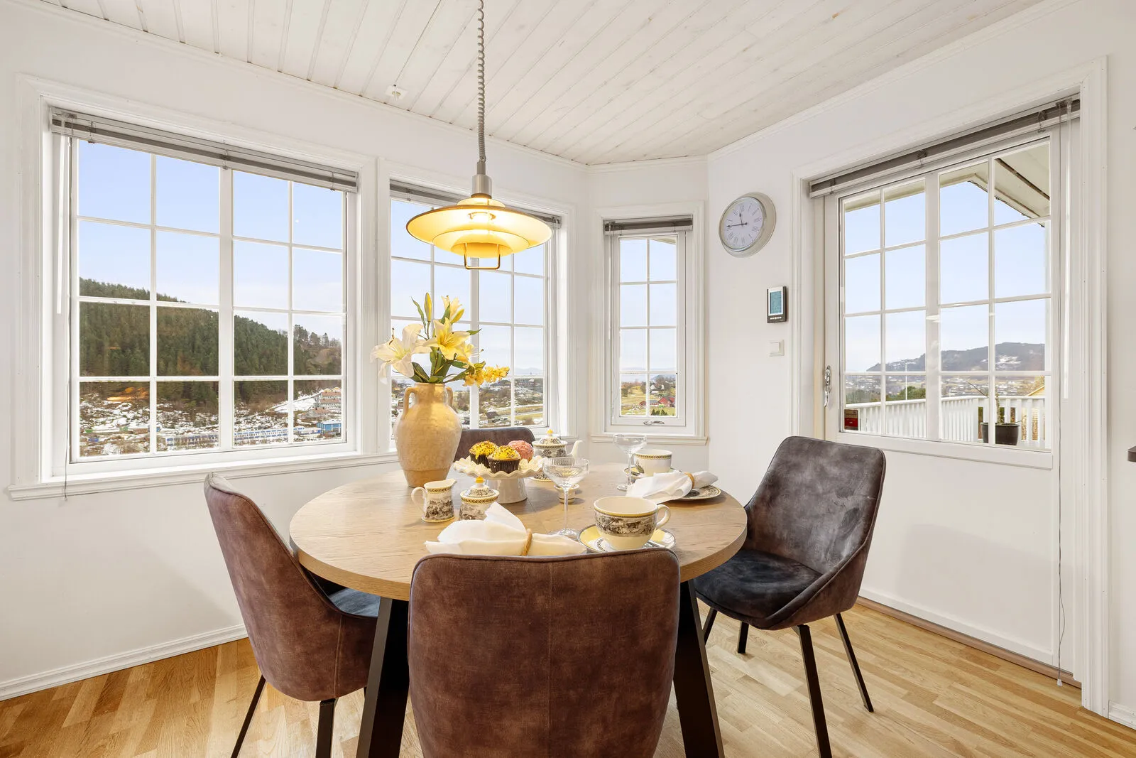 Spacious 5-Bedroom Family Home with Rental Apartment and Double Garage in Os - View image 17 of 53