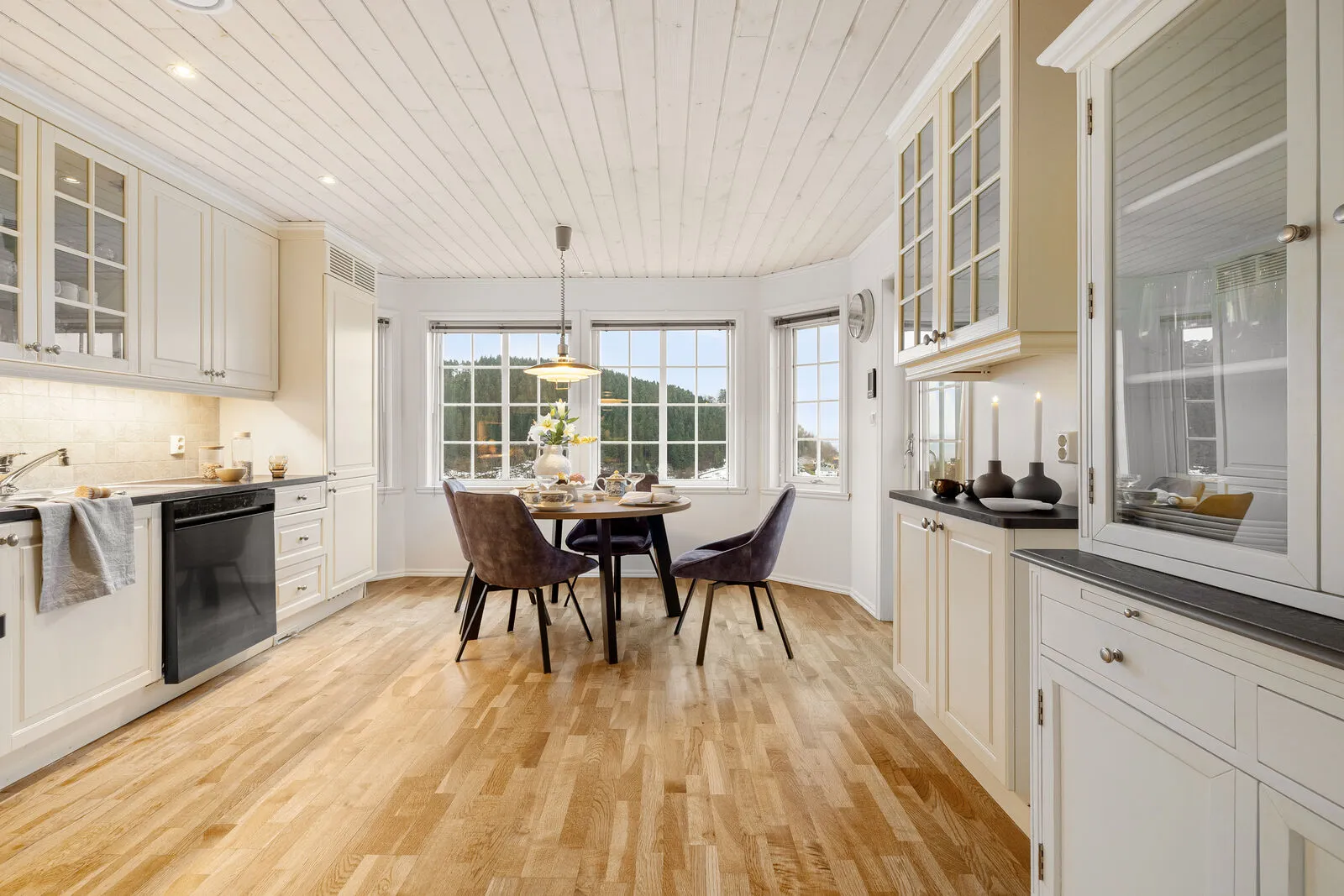 Spacious 5-Bedroom Family Home with Rental Apartment and Double Garage in Os - View image 21 of 53