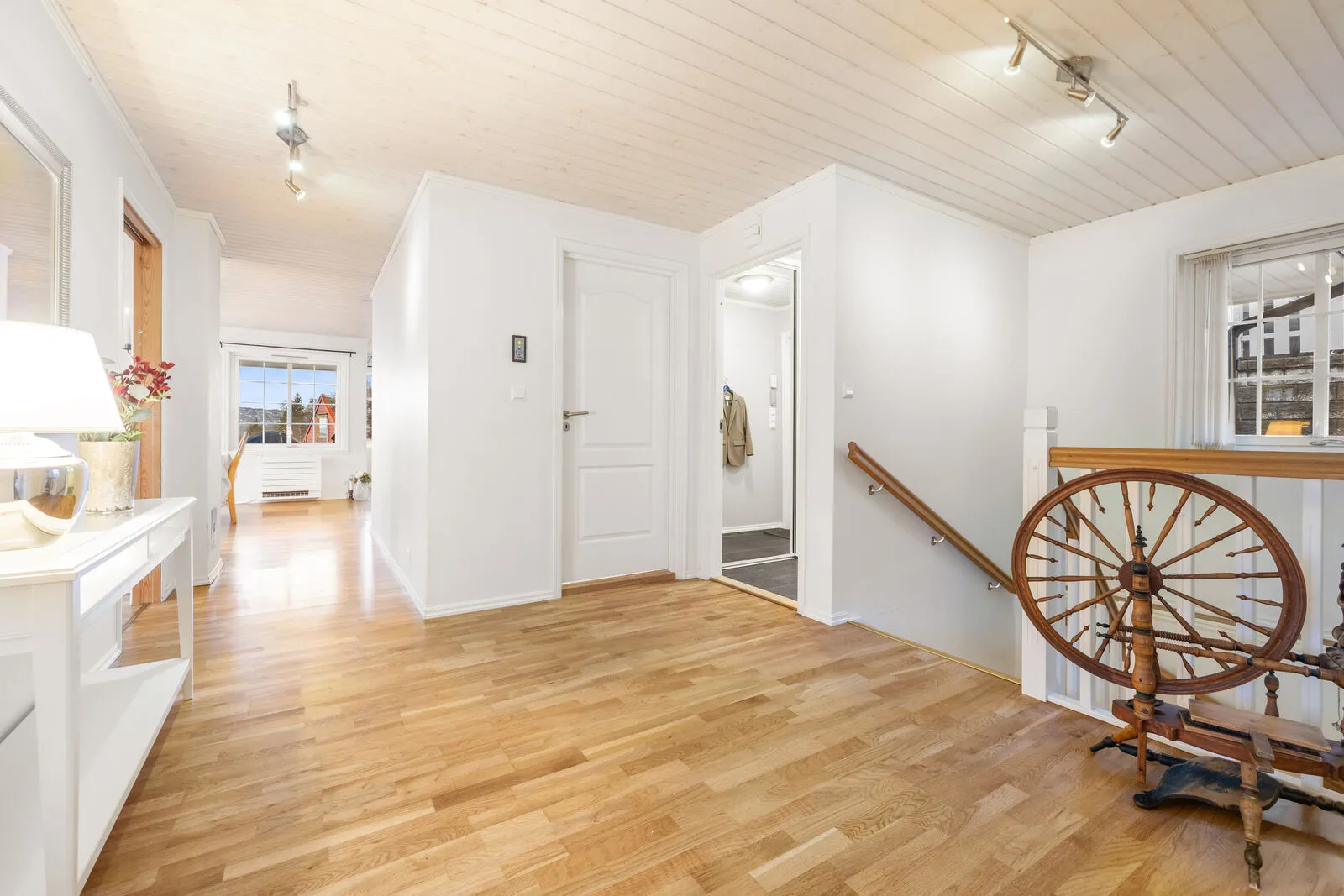 Spacious 5-Bedroom Family Home with Rental Apartment and Double Garage in Os - View image 22 of 53