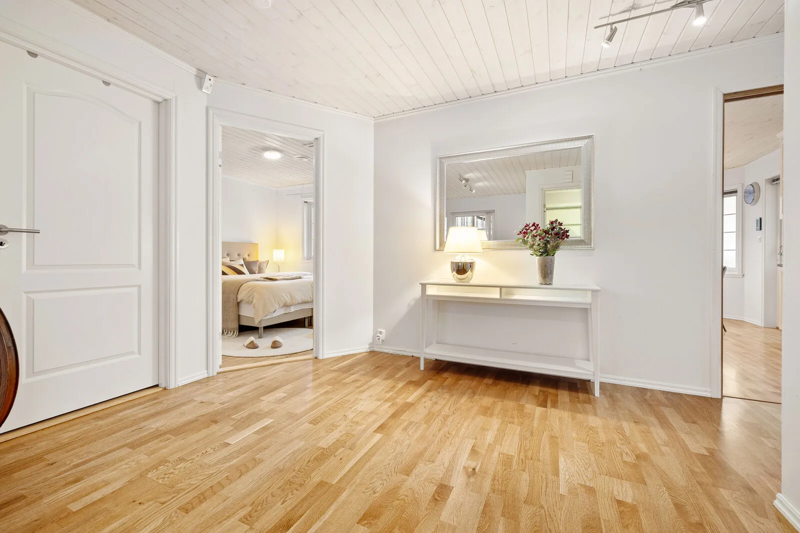 Spacious 5-Bedroom Family Home with Rental Apartment and Double Garage in Os - View image 25 of 53