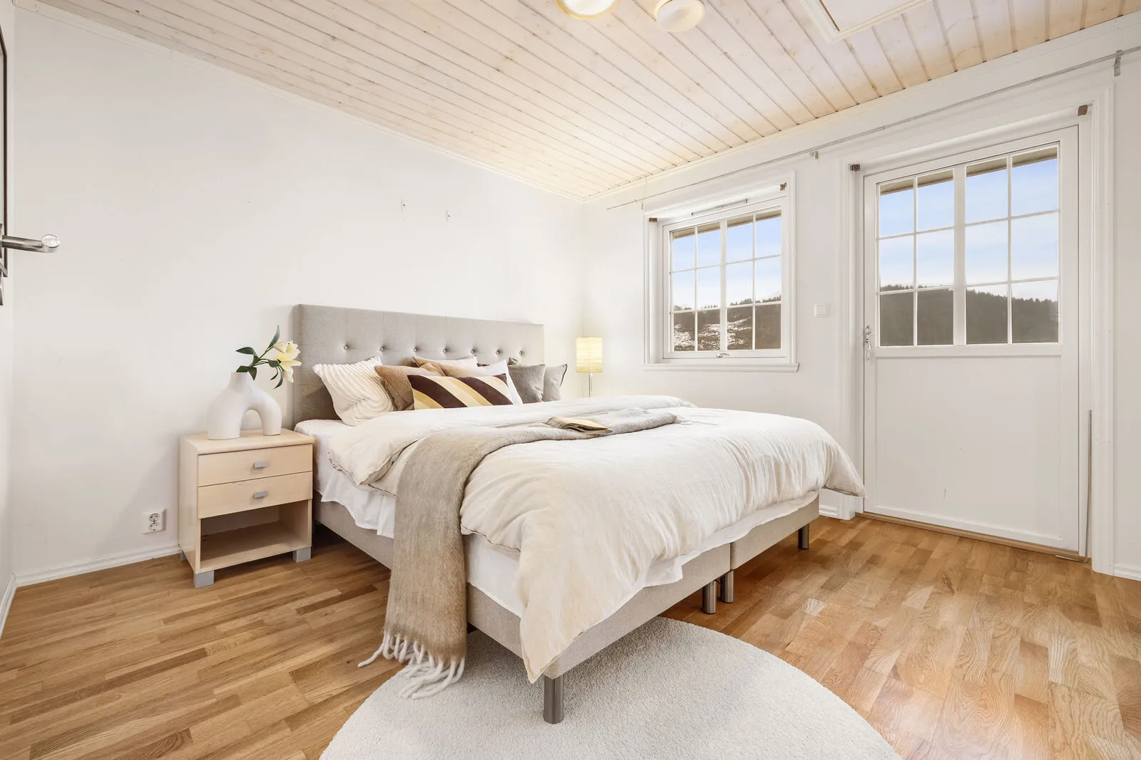 Spacious 5-Bedroom Family Home with Rental Apartment and Double Garage in Os - View image 26 of 53