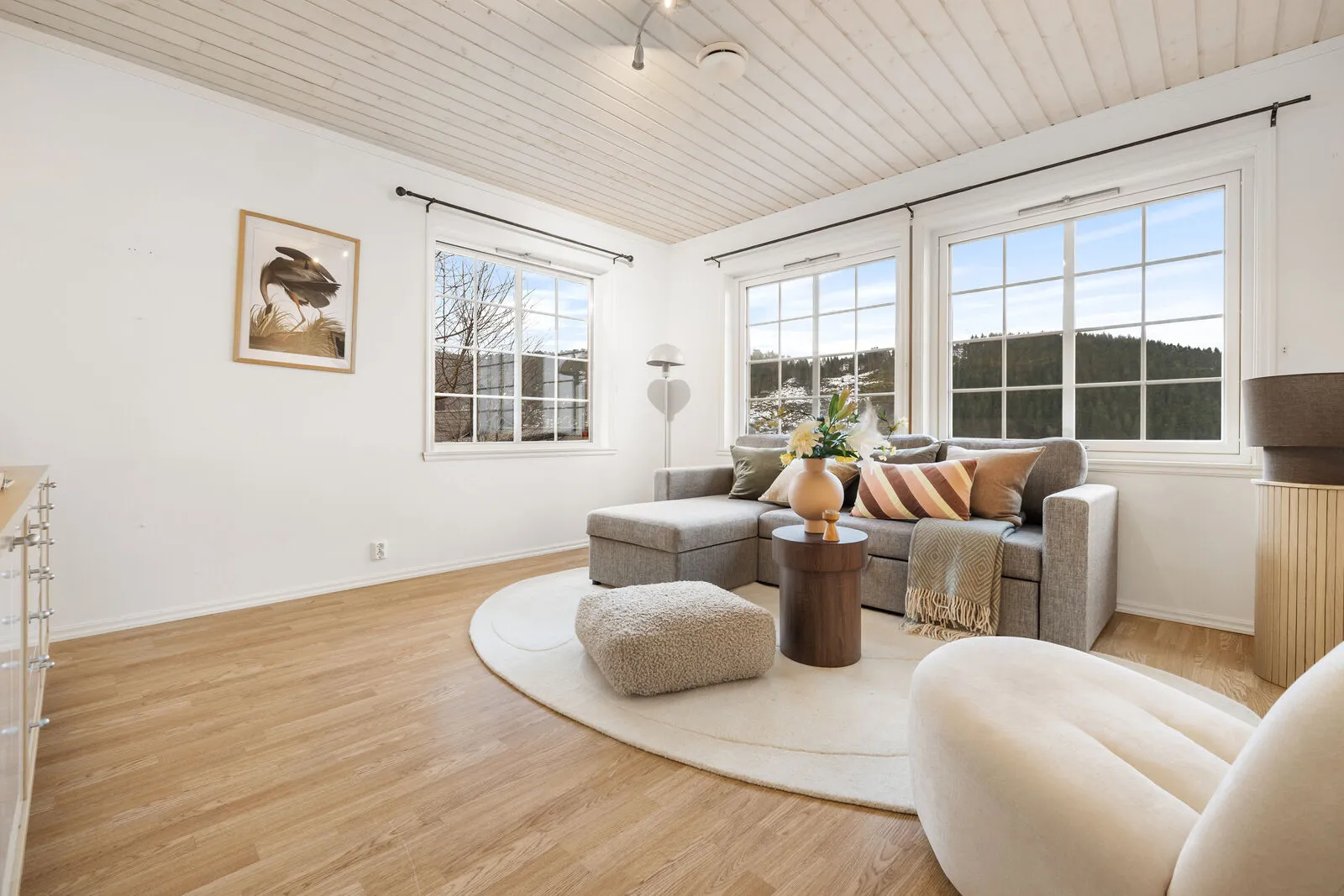 Spacious 5-Bedroom Family Home with Rental Apartment and Double Garage in Os - View image 35 of 53