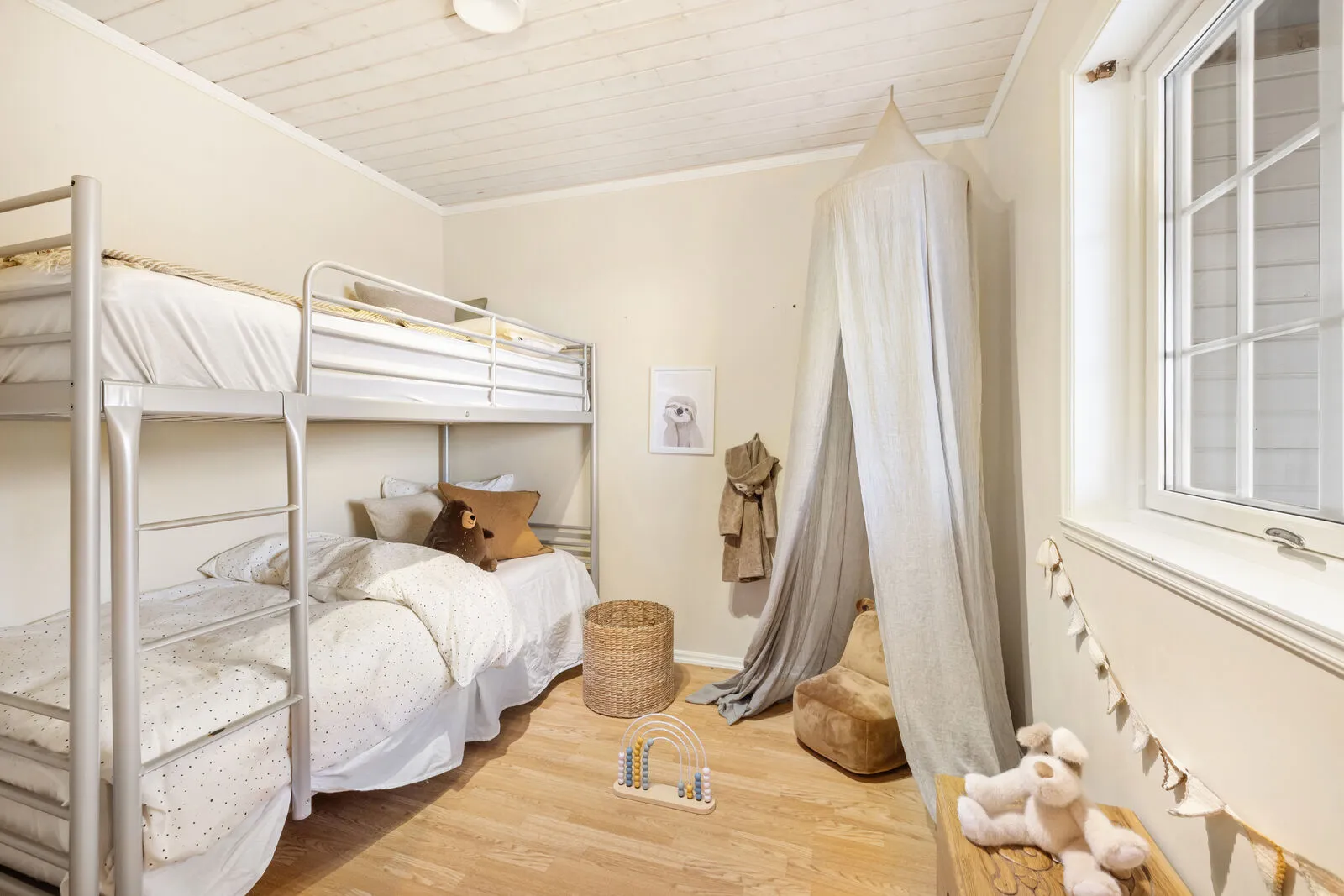 Spacious 5-Bedroom Family Home with Rental Apartment and Double Garage in Os - View image 39 of 53