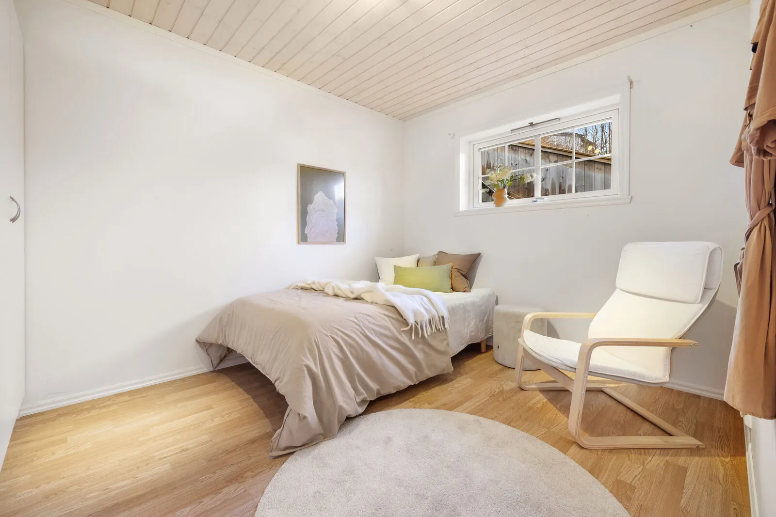 Spacious 5-Bedroom Family Home with Rental Apartment and Double Garage in Os - View image 40 of 53