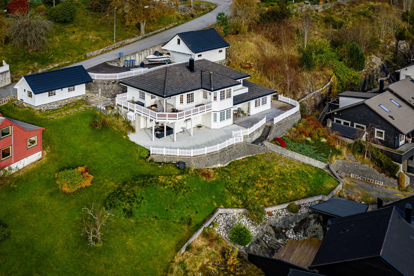 Spacious 5-Bedroom Family Home with Rental Apartment and Double Garage in Os - View image 42 of 53