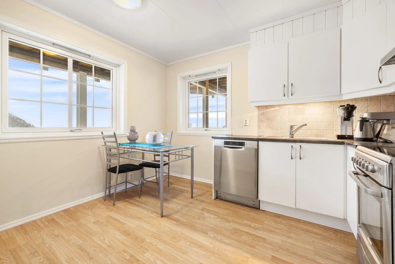 Spacious 5-Bedroom Family Home with Rental Apartment and Double Garage in Os - View image 44 of 53