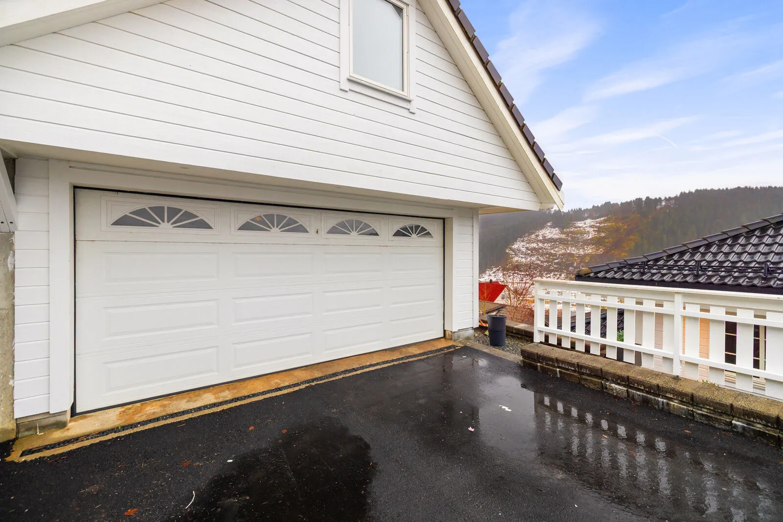 Spacious 5-Bedroom Family Home with Rental Apartment and Double Garage in Os - View image 48 of 53