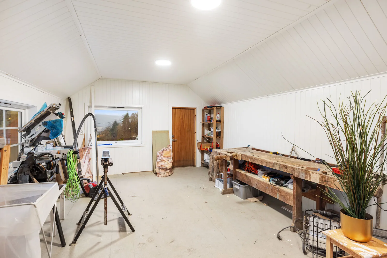 Spacious 5-Bedroom Family Home with Rental Apartment and Double Garage in Os - View image 51 of 53