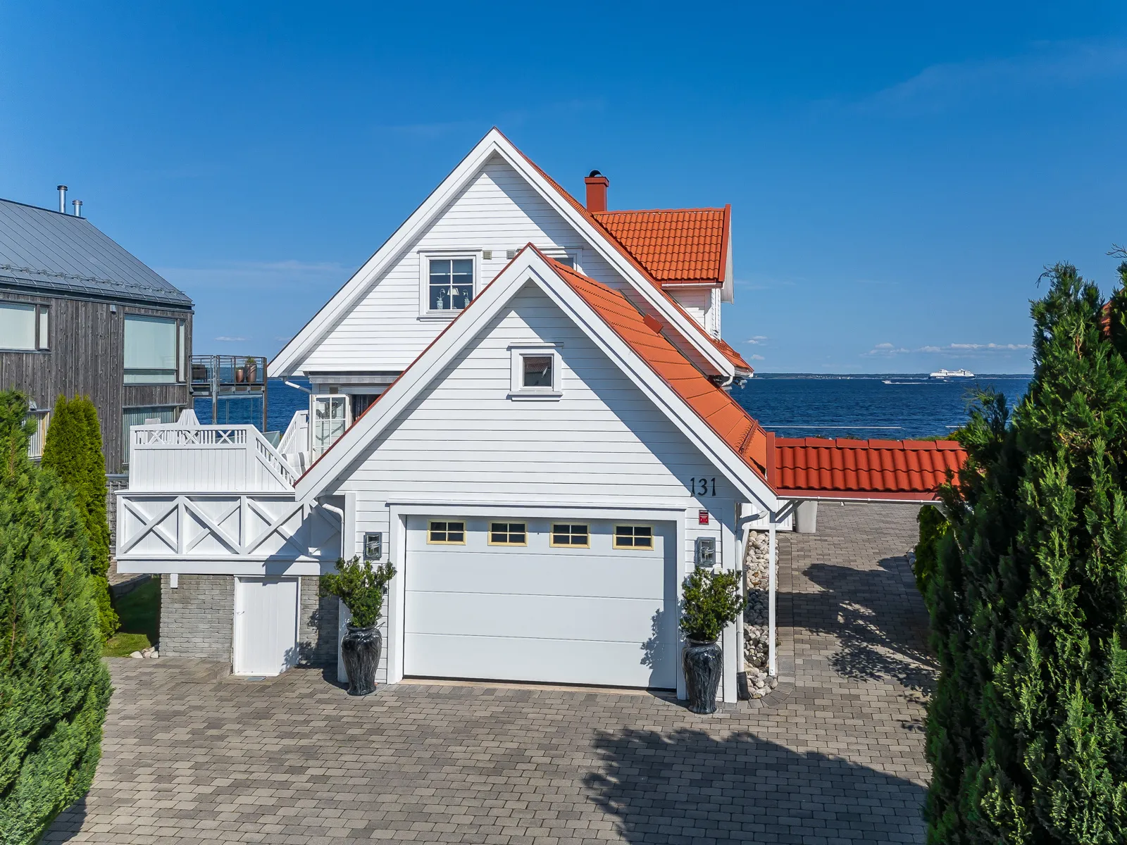 Contemporary 4-Bedroom House with Fjord Views in Horten's Strandparken - View image 9 of 30