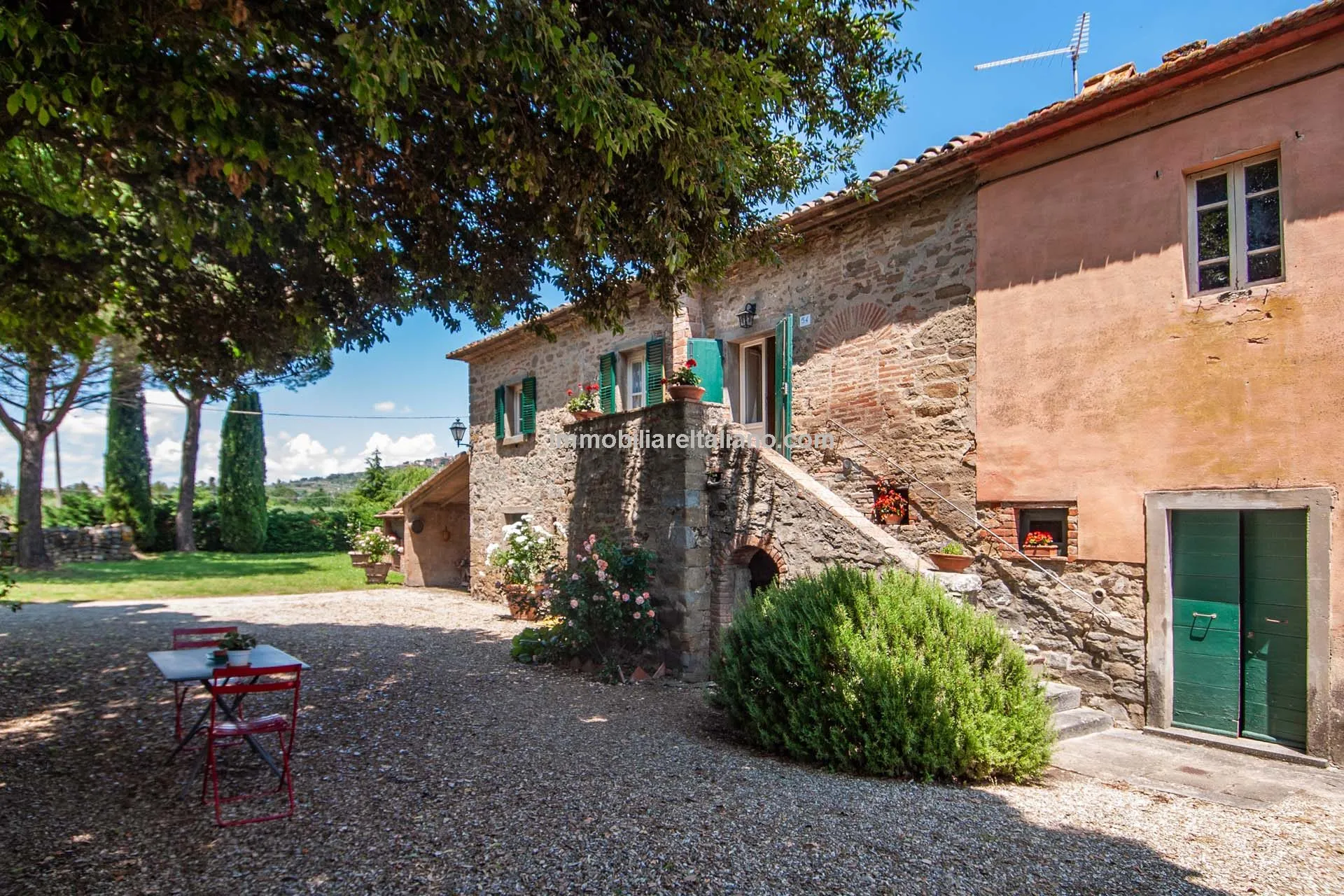 Tuscan Farmhouse with Expansive Gardens Near Cortona, Ideal for Restoration - View image 7 of 37