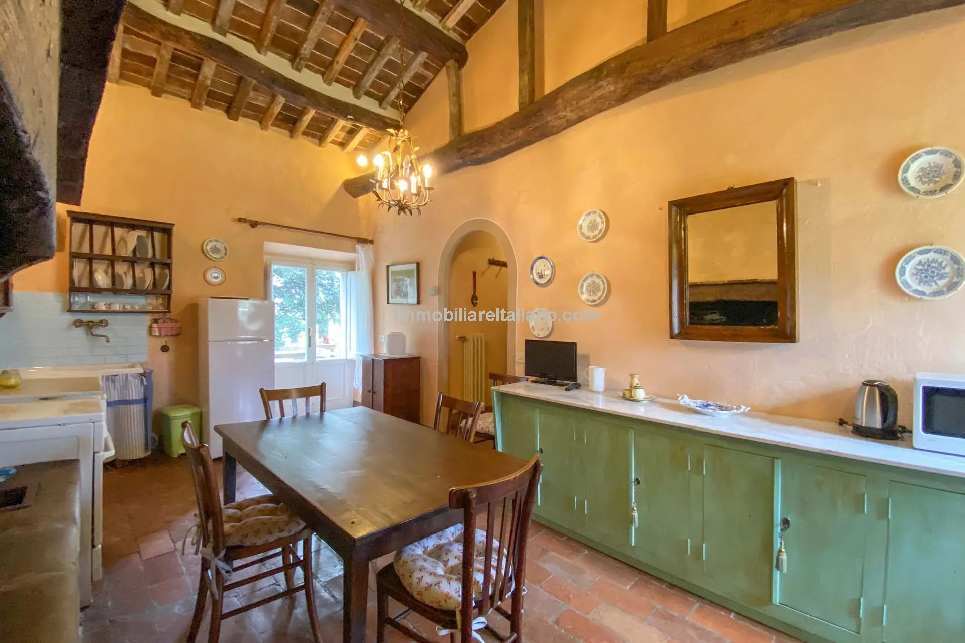 Tuscan Farmhouse with Expansive Gardens Near Cortona, Ideal for Restoration - View image 21 of 37