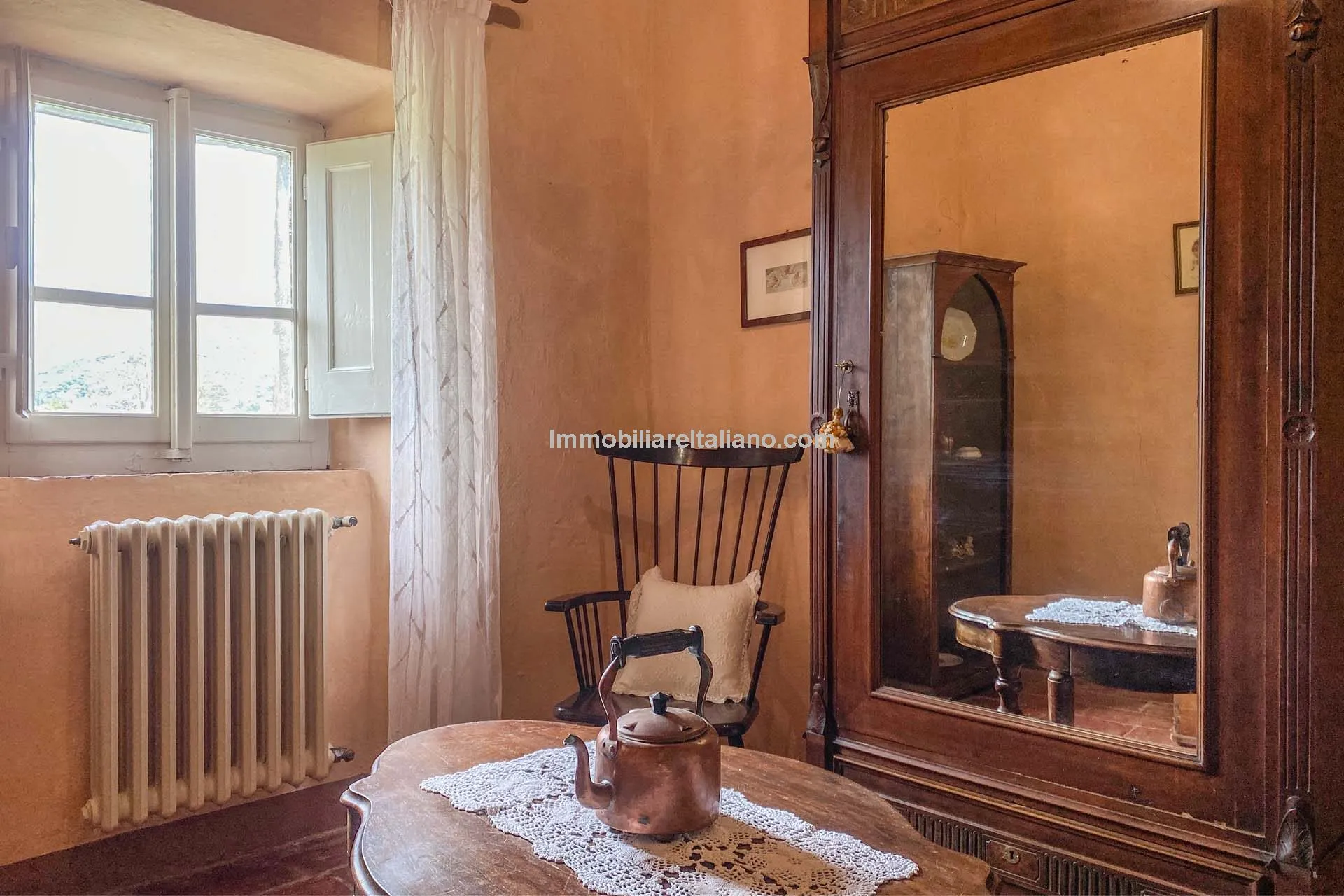 Tuscan Farmhouse with Expansive Gardens Near Cortona, Ideal for Restoration - View image 25 of 37