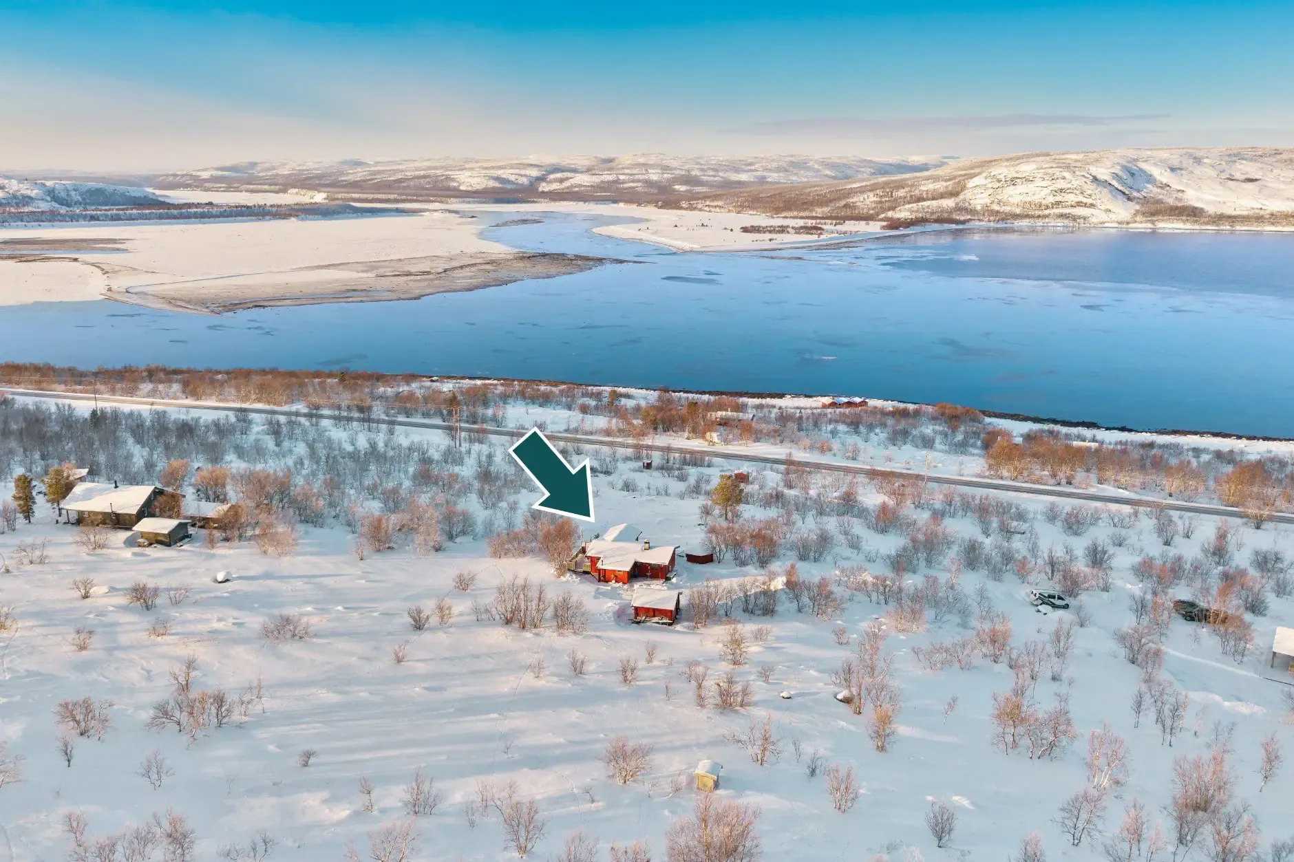 1960s Norwegian Country House with Fjord Views and Terrace - Image 1