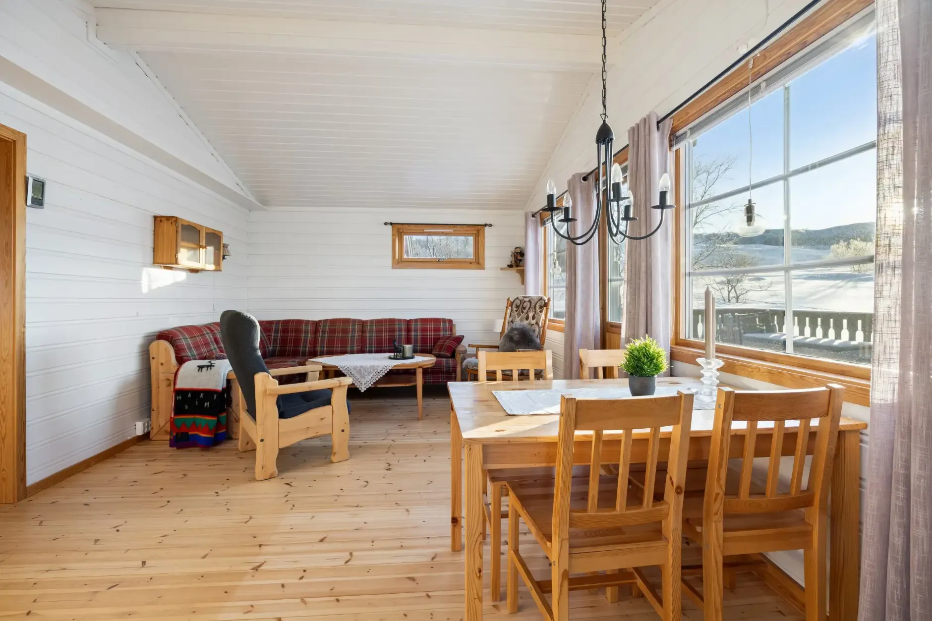 1960s Norwegian Country House with Fjord Views and Terrace - View image 6 of 31