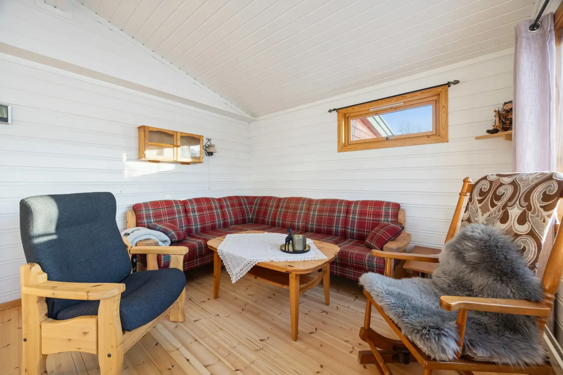 1960s Norwegian Country House with Fjord Views and Terrace - View image 7 of 31