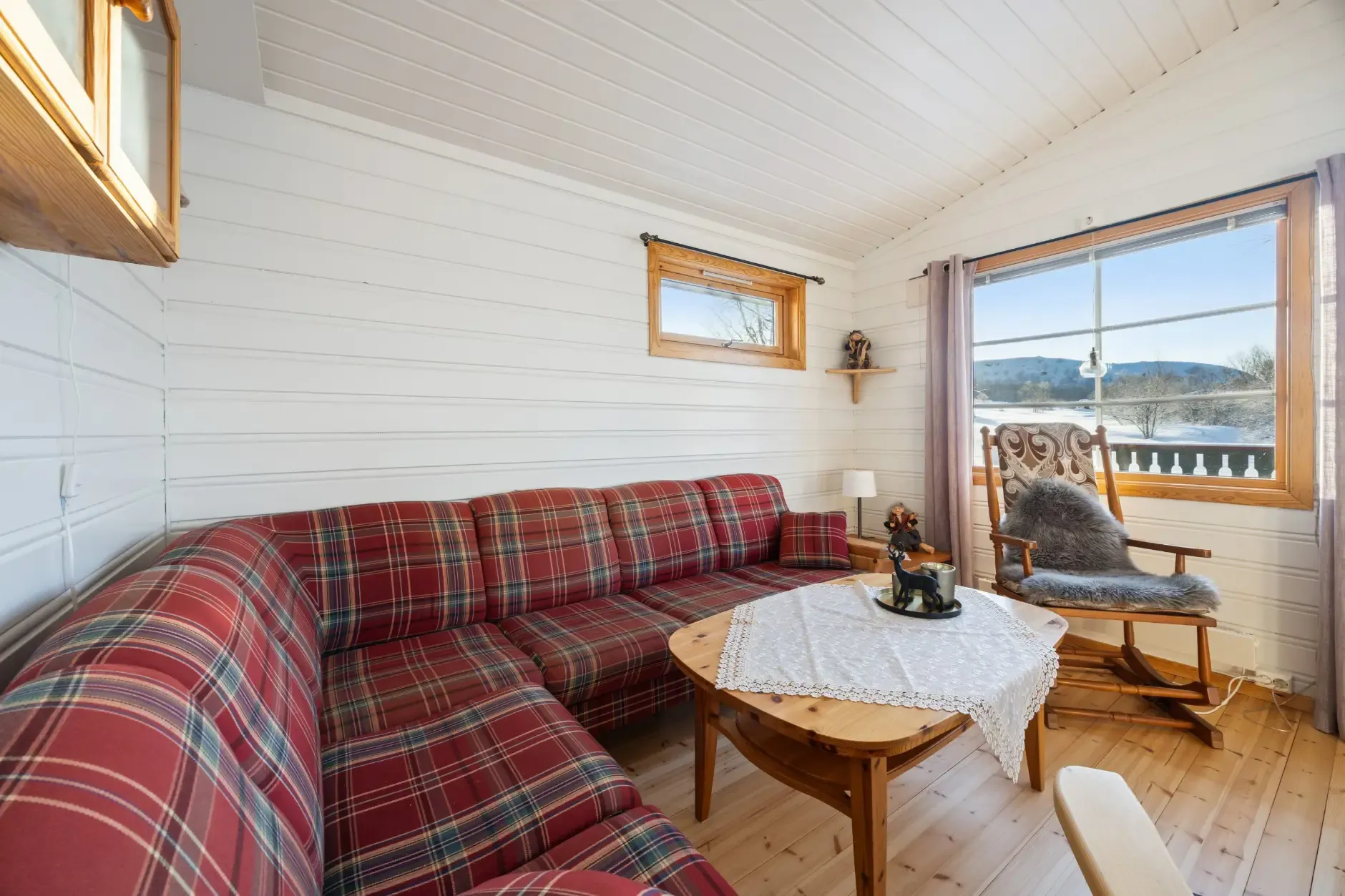 1960s Norwegian Country House with Fjord Views and Terrace - View image 8 of 31